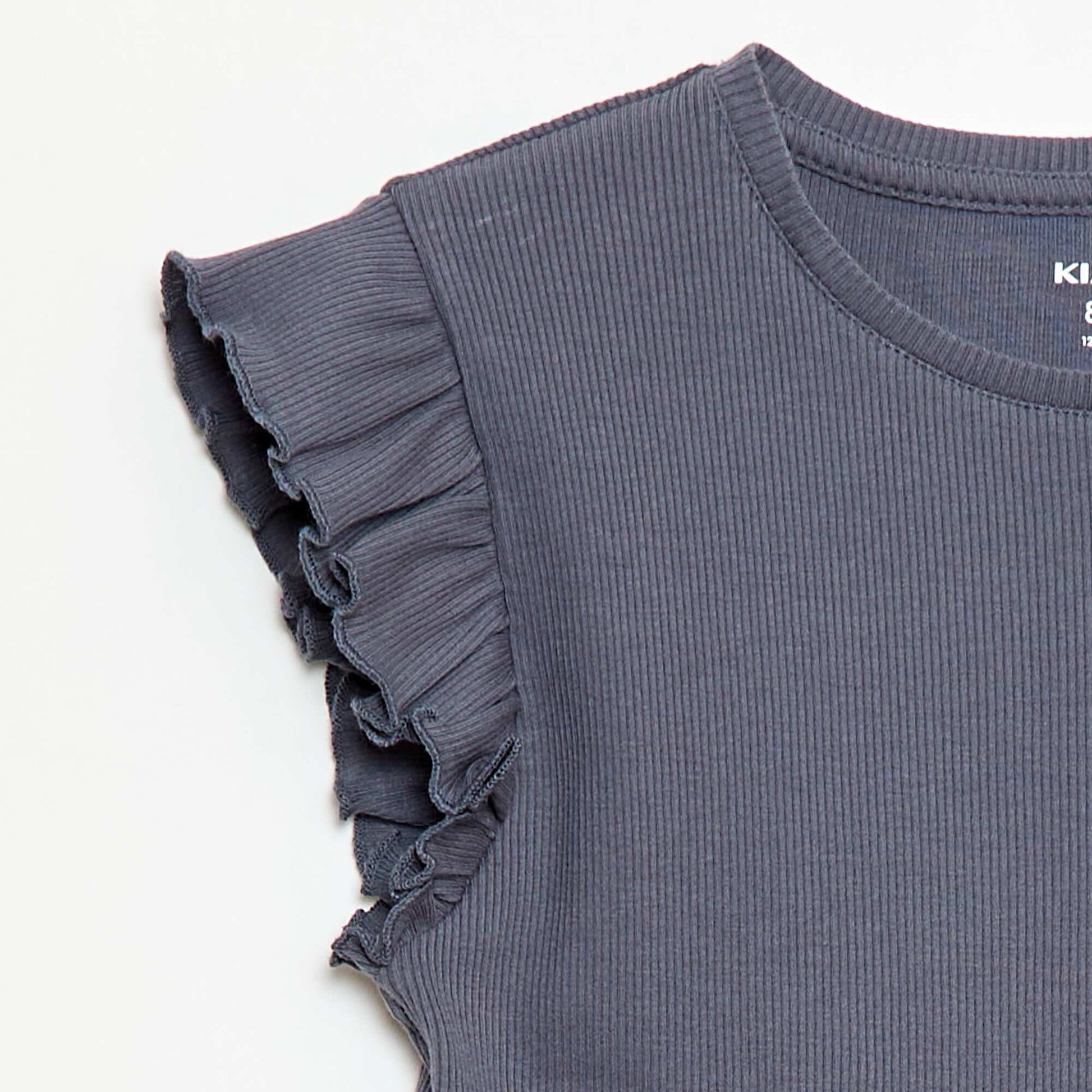 Camiseta de canalé con mangas con volantes GRIS