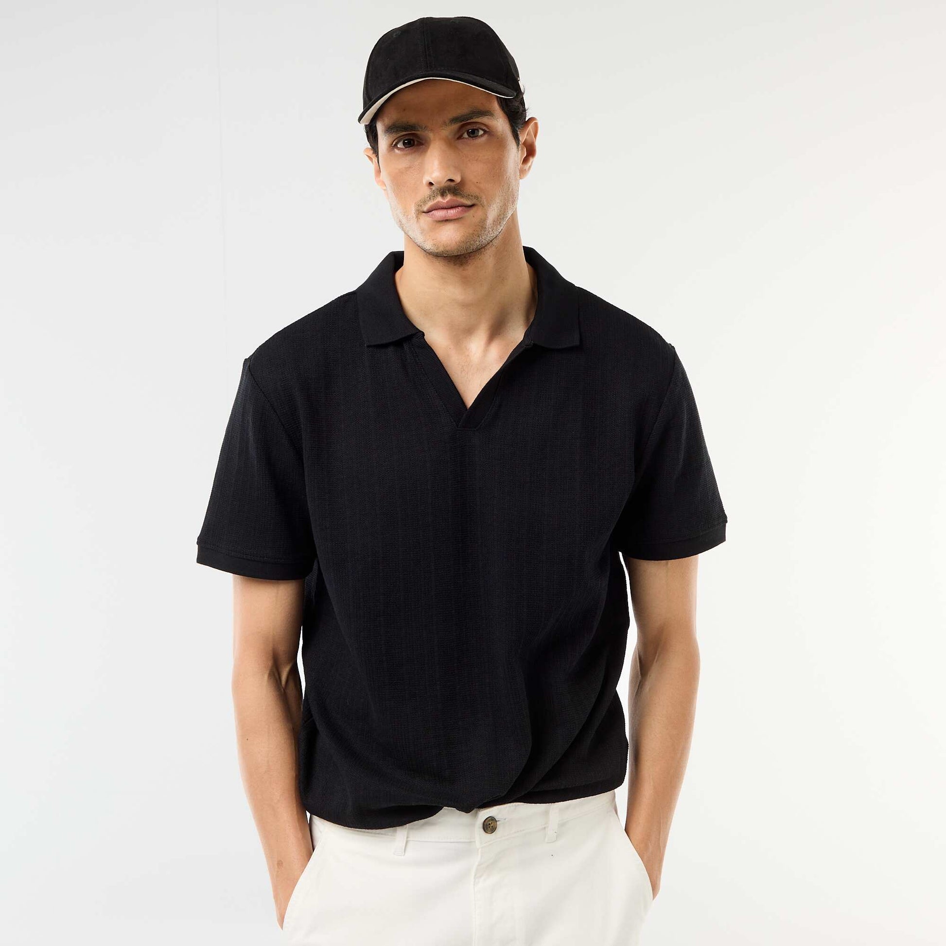 Remera de manga corta y material en nido de abeja NEGRO