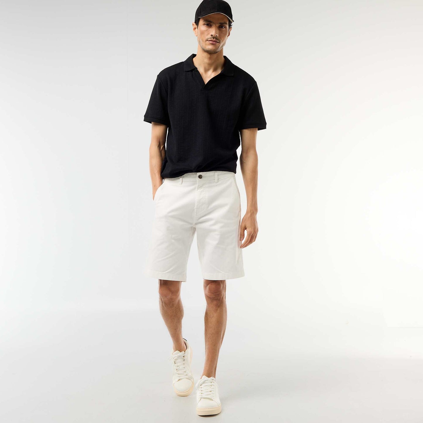 Remera de manga corta y material en nido de abeja NEGRO