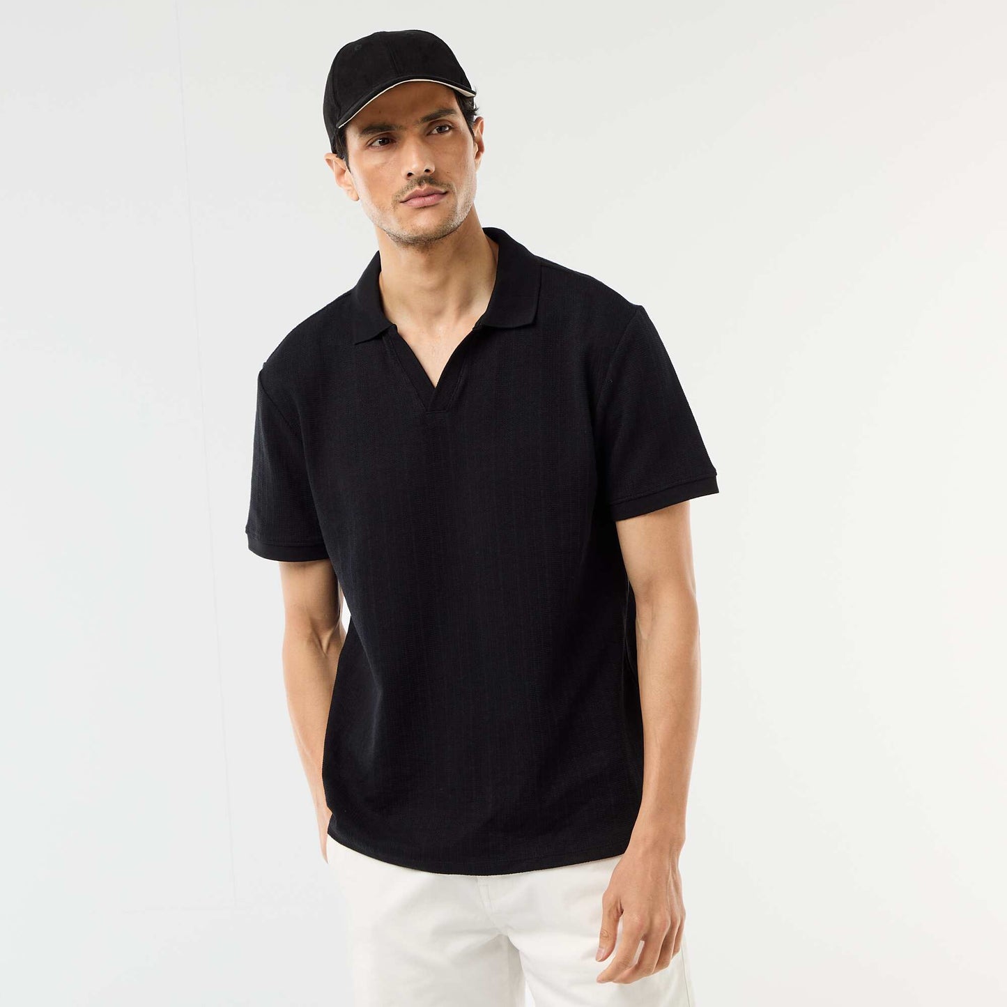 Remera de manga corta y material en nido de abeja NEGRO