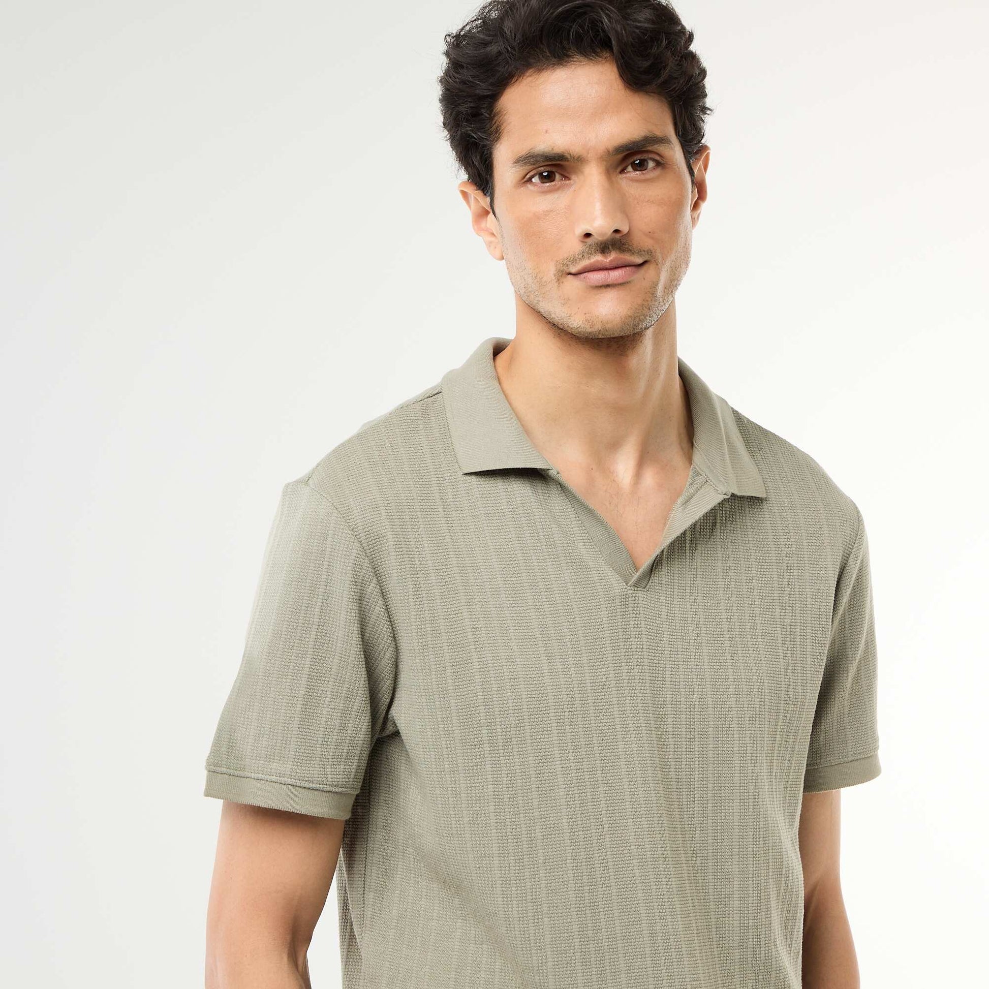 Remera de manga corta y material en nido de abeja VERDE