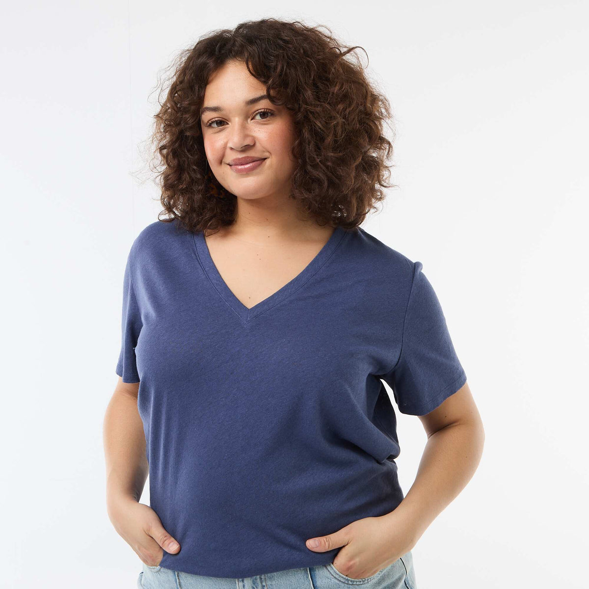 Camiseta básica cuello en pico y manga corta AZUL