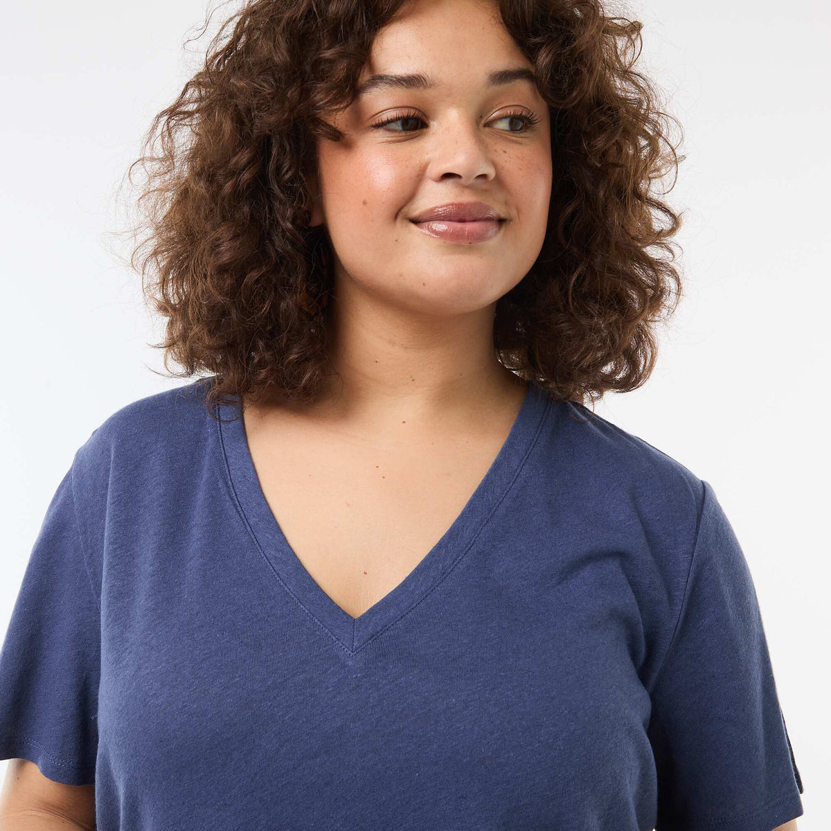 Camiseta básica cuello en pico y manga corta AZUL