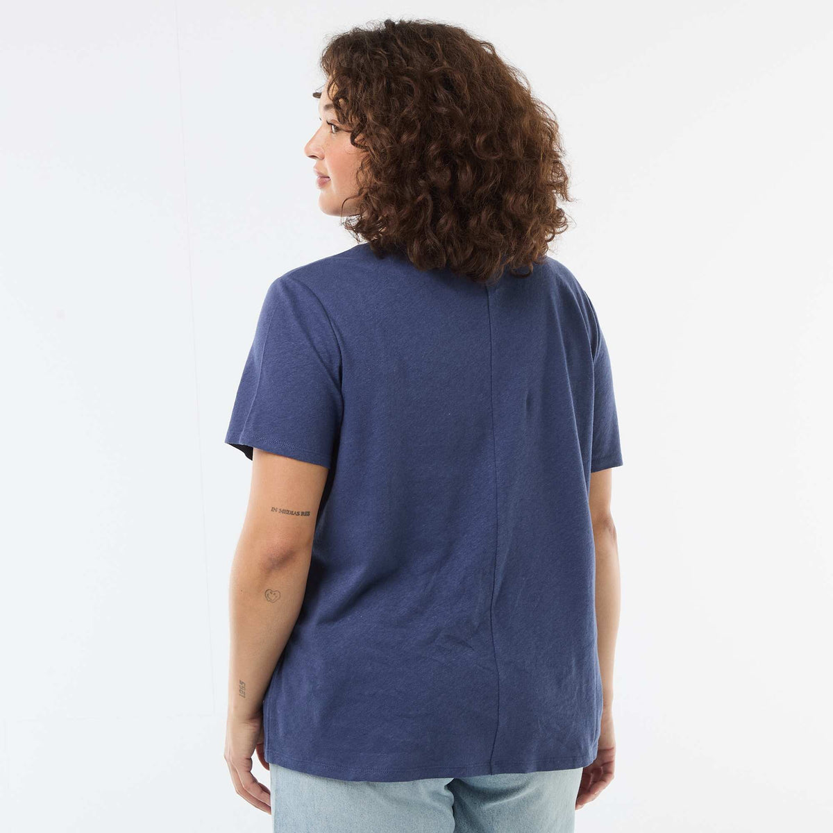 Camiseta básica cuello en pico y manga corta AZUL