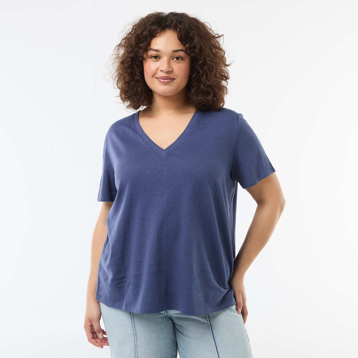 Camiseta básica cuello en pico y manga corta AZUL