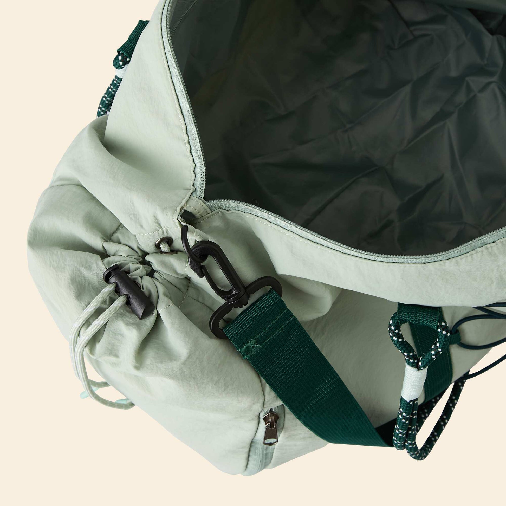 Bolsa de deporte con bolsillos exteriores y compartimento para calzado VERDE