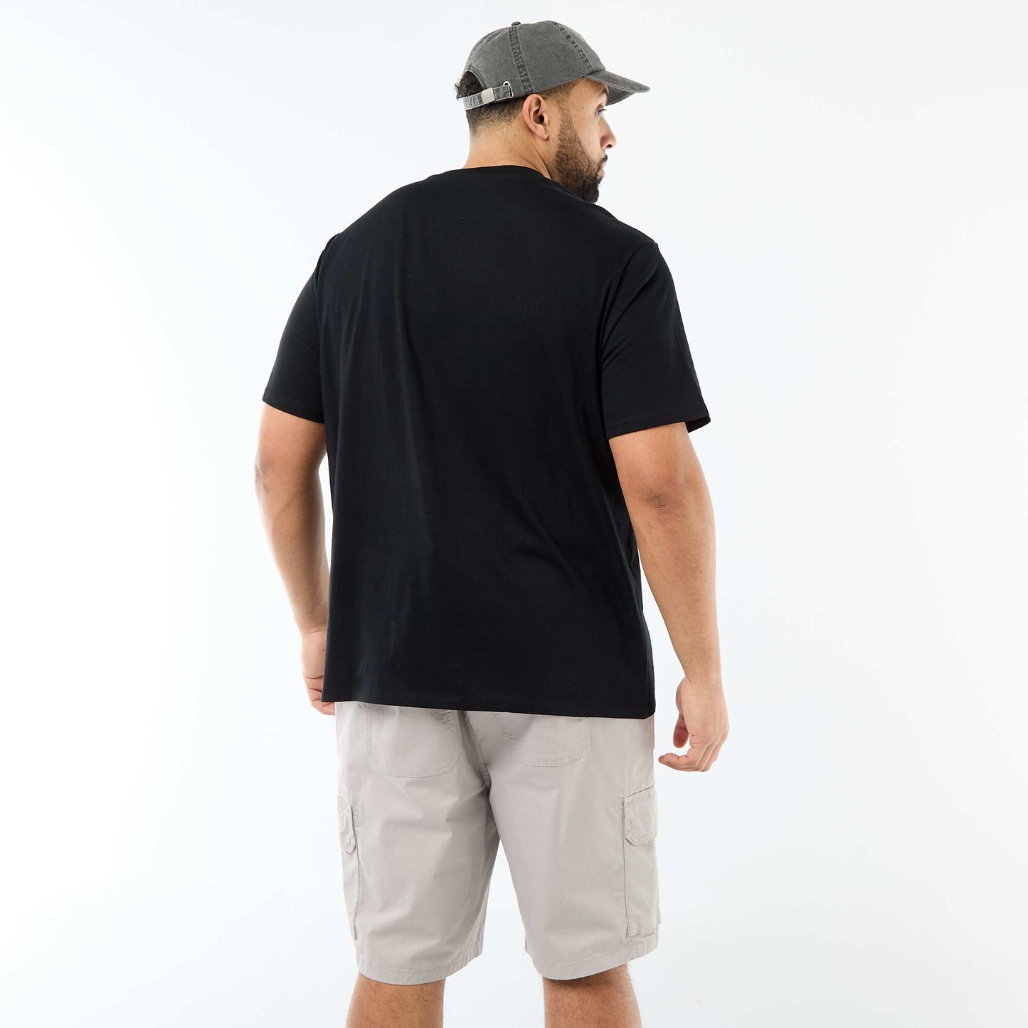 Camiseta estampada de manga corta y cuello redondo NEGRO