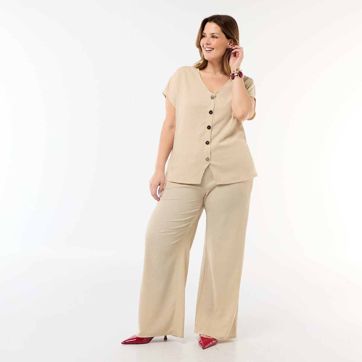 Camiseta de tirantes con botones dorados BEIGE