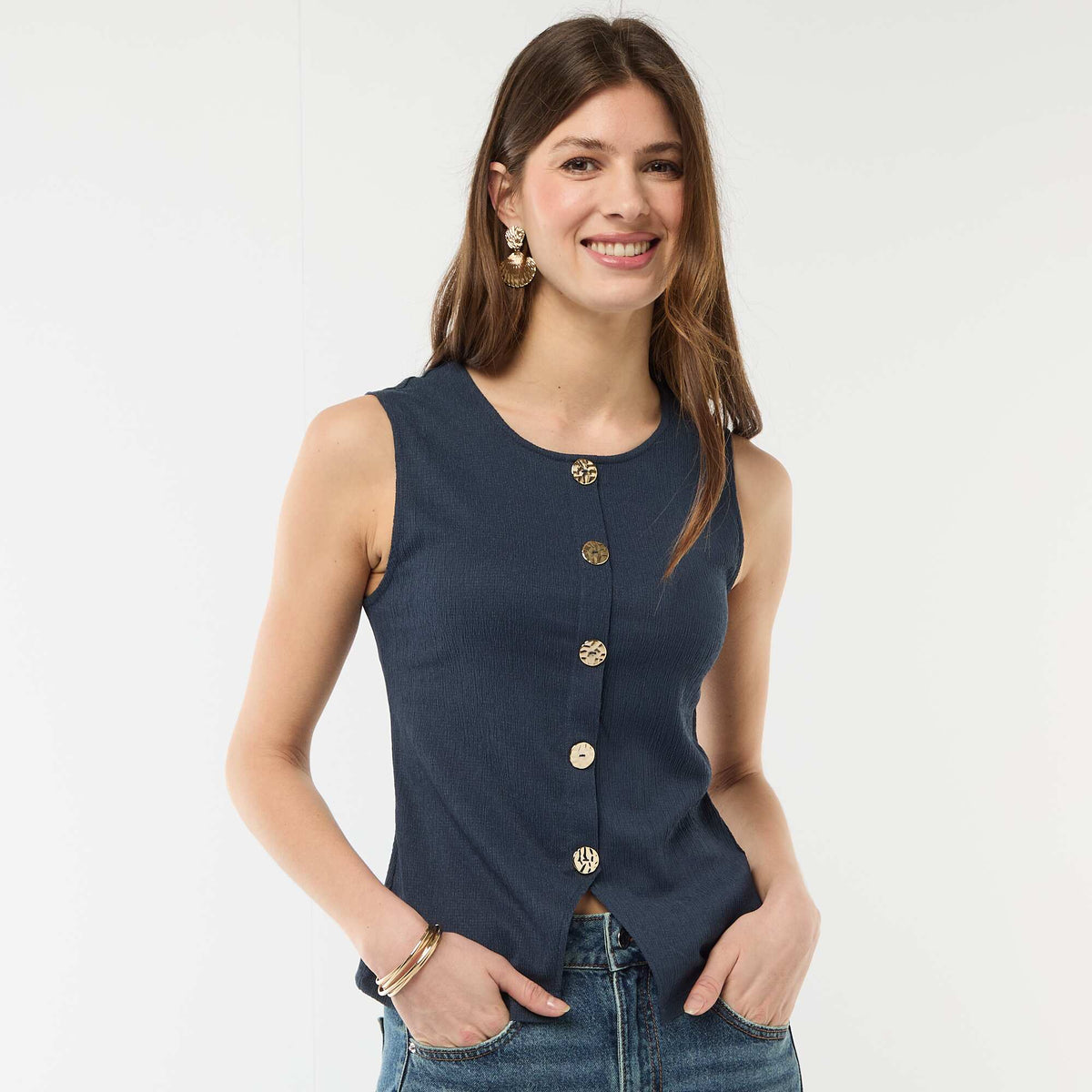 Camiseta de tirantes con abertura de botones dorados martillados AZUL