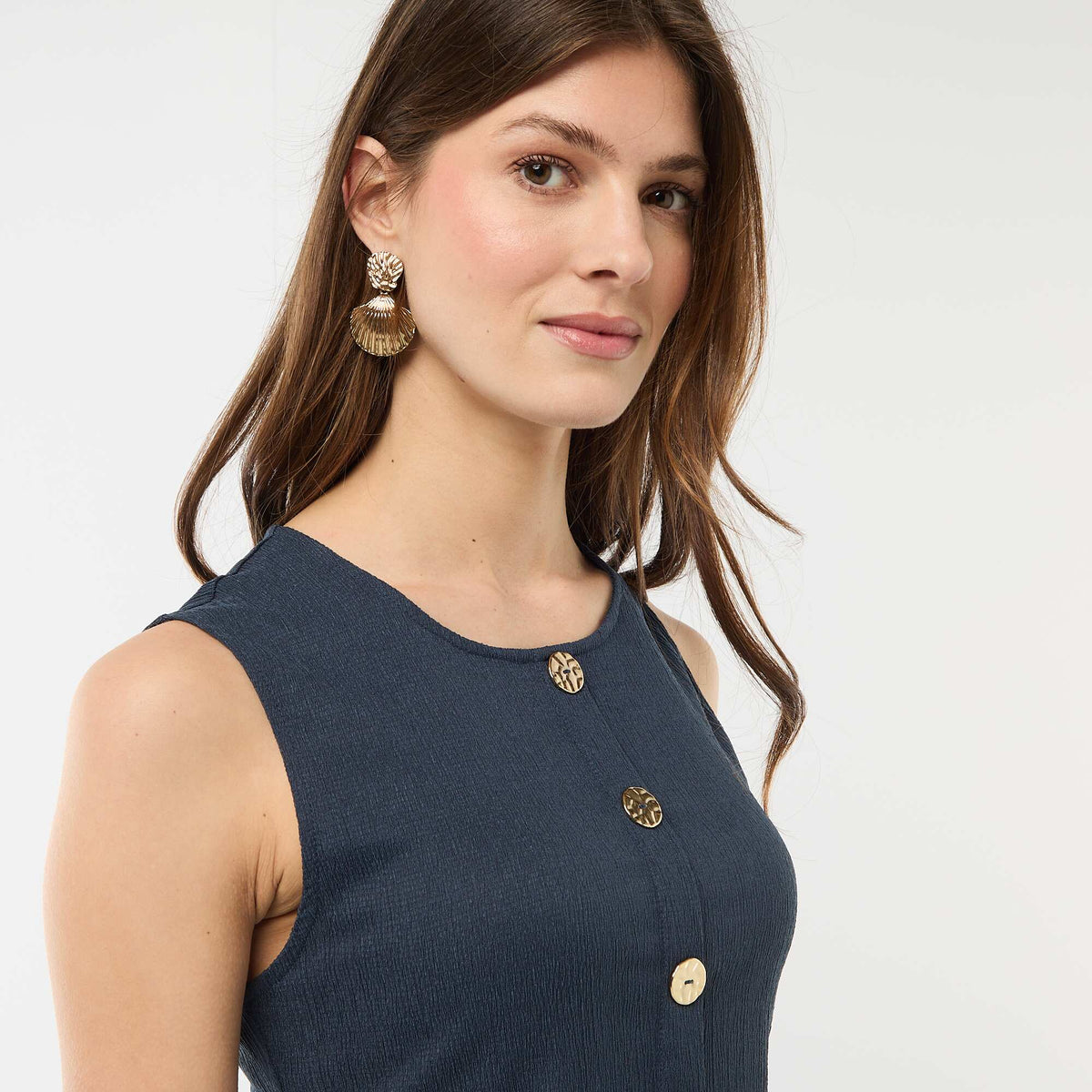 Camiseta de tirantes con abertura de botones dorados martillados AZUL