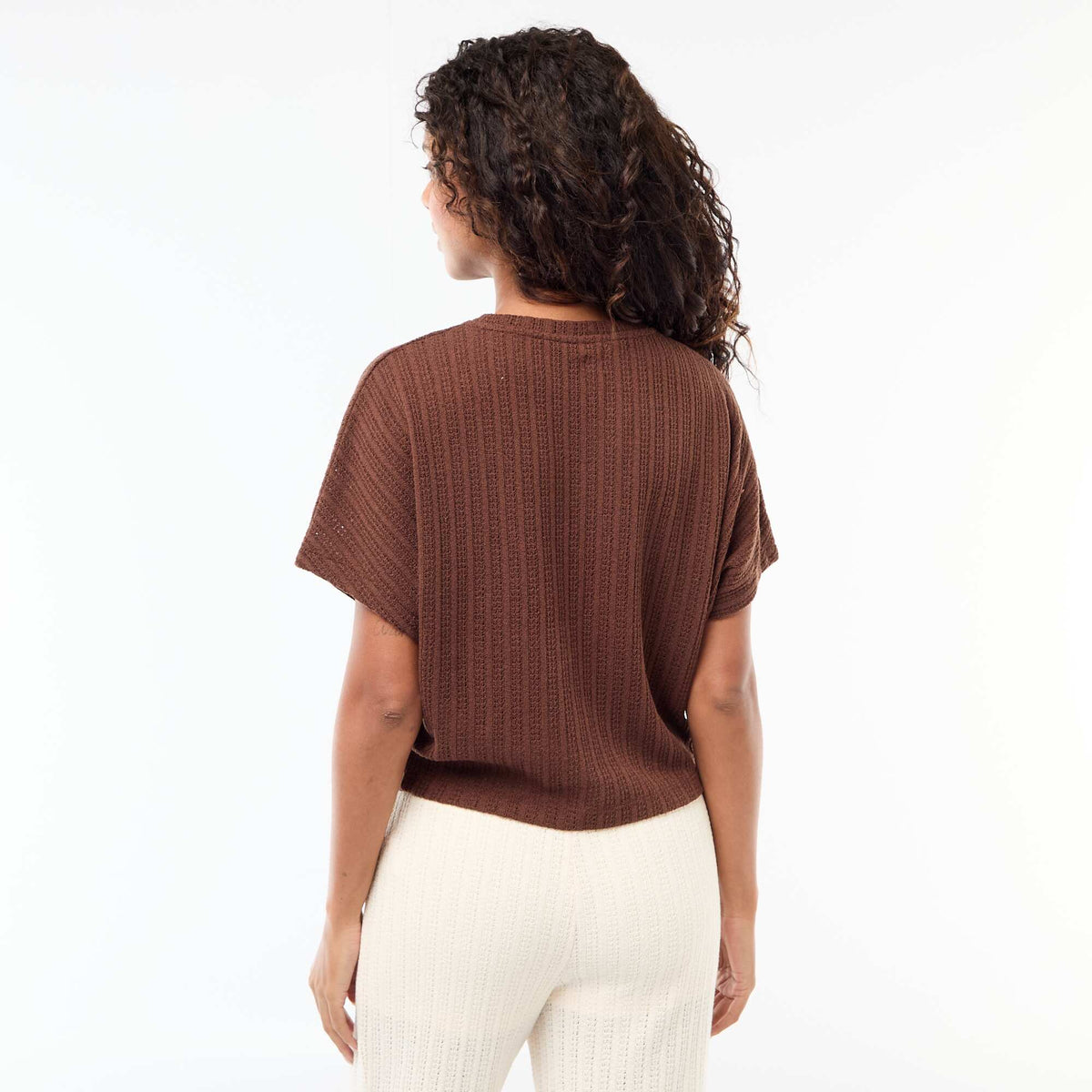 Sweater de punto calado con mangas cortas MARRON