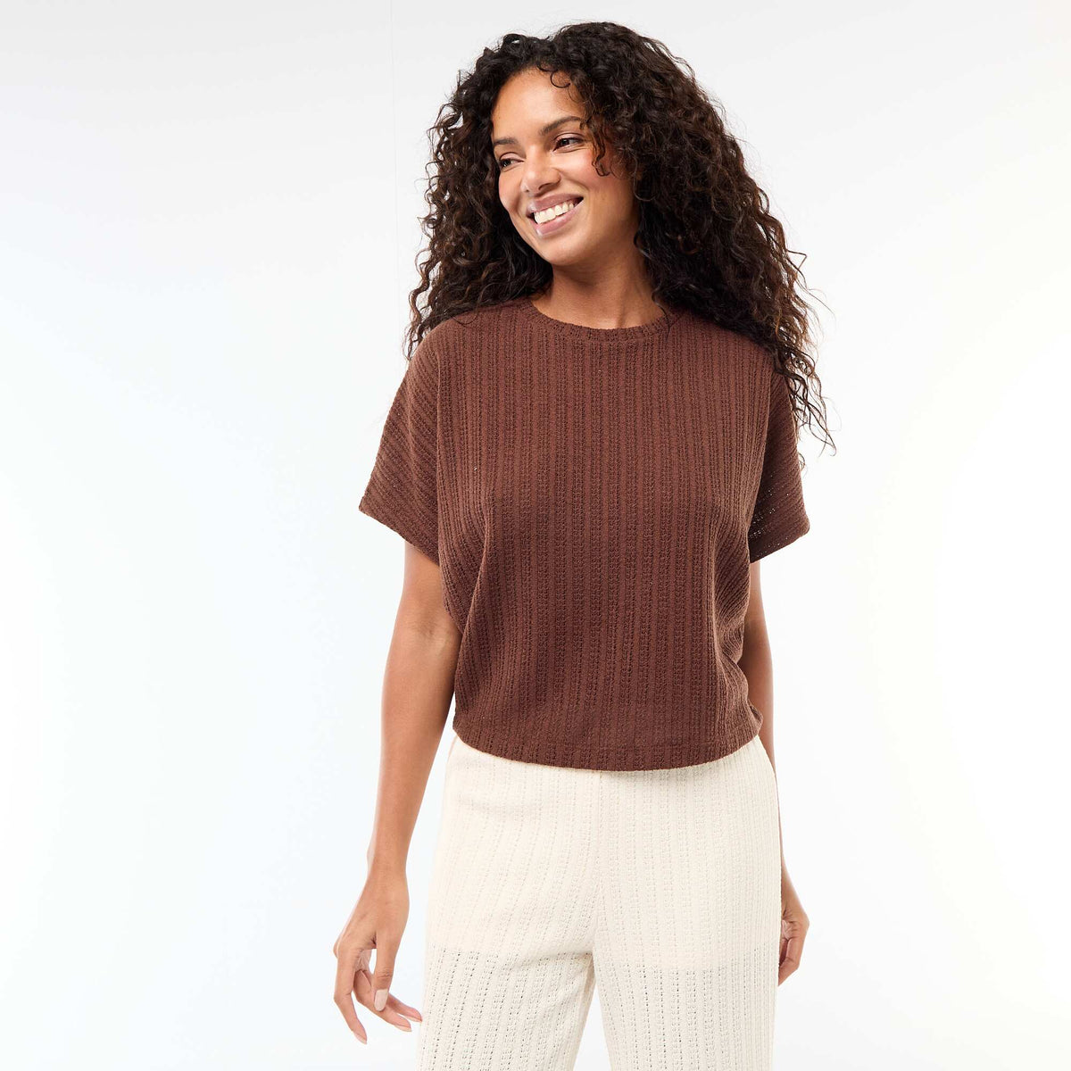 Sweater de punto calado con mangas cortas MARRON