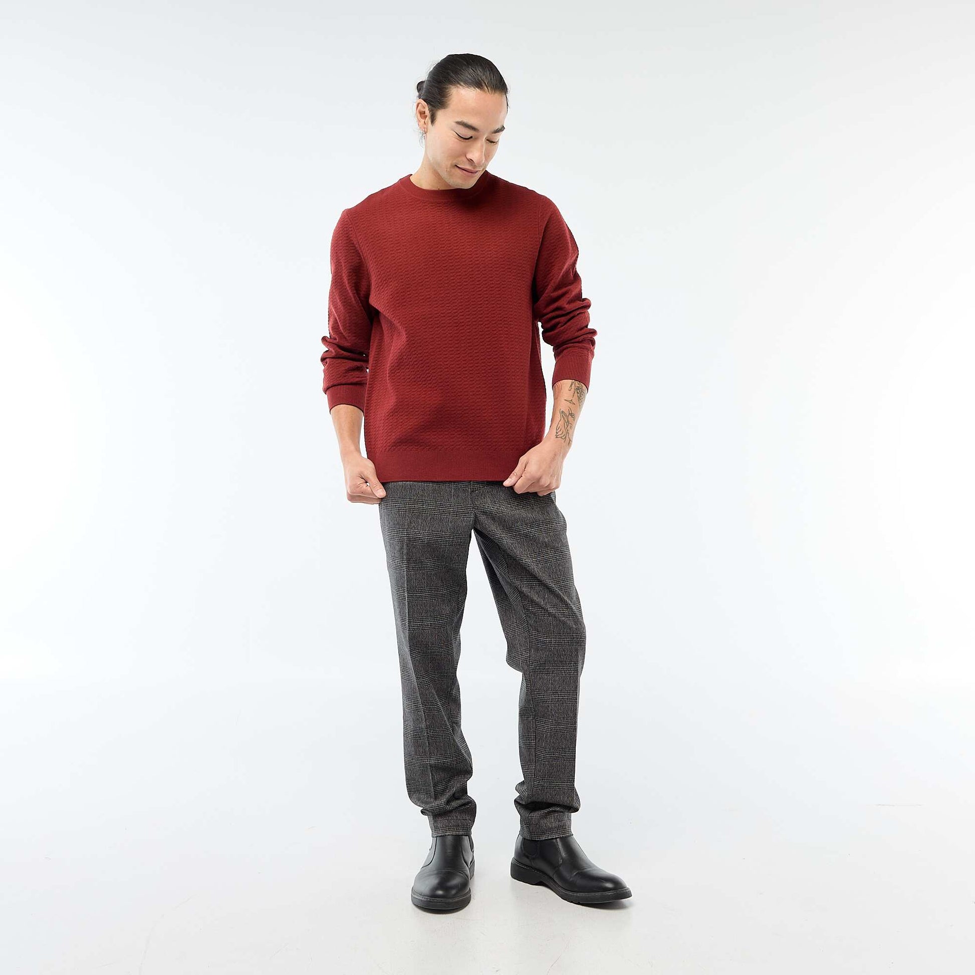 Pantalón estilo 'jogger' de cuadros NEGRO