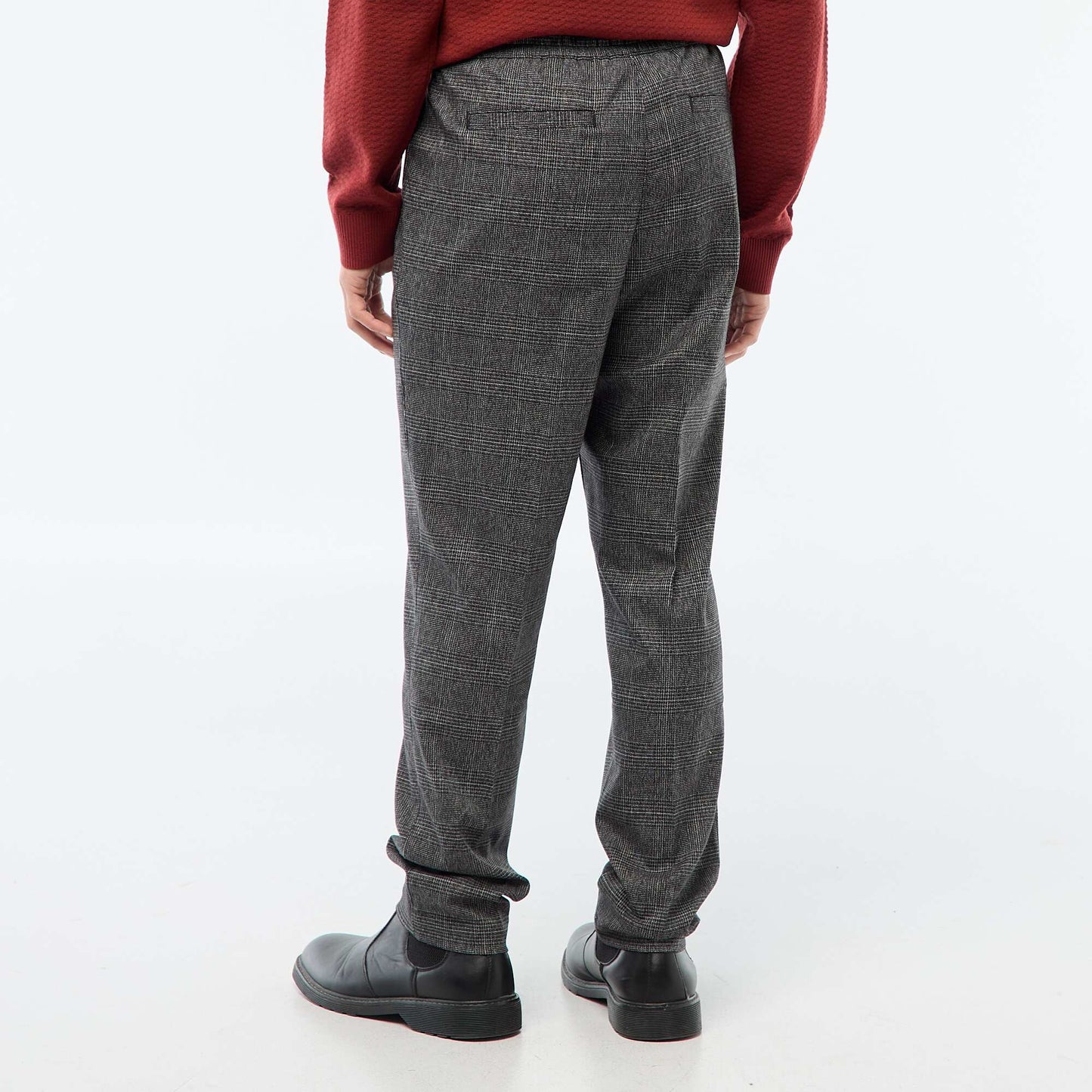 Pantalón estilo 'jogger' de cuadros NEGRO