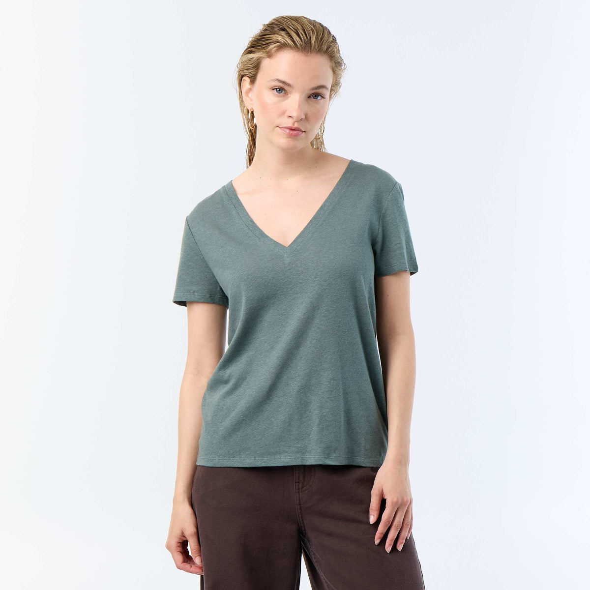 Camiseta básica de manga corta con cuello en pico VERDE