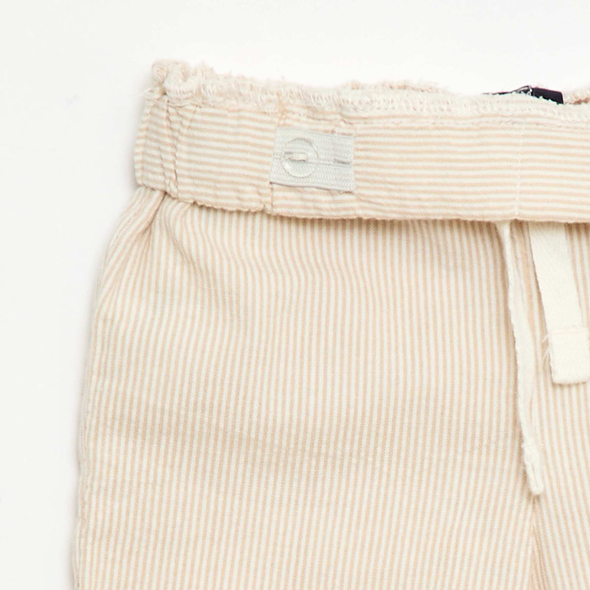 Pantalón rayado de seersucker BEIGE