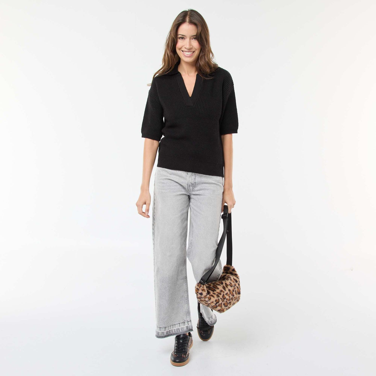 Sweater estilo remera con cuello en pico NEGRO