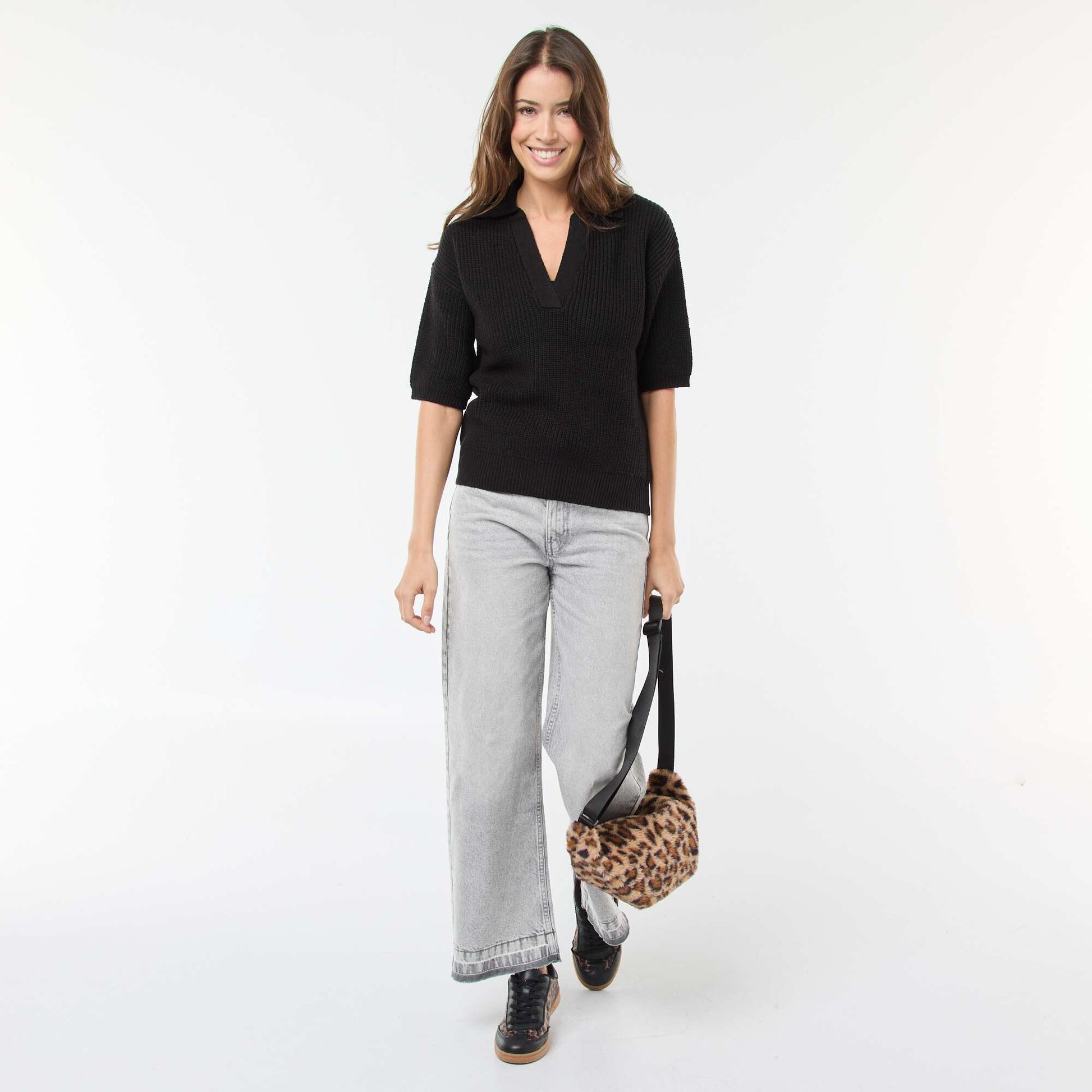 Sweater estilo remera con cuello en pico NEGRO