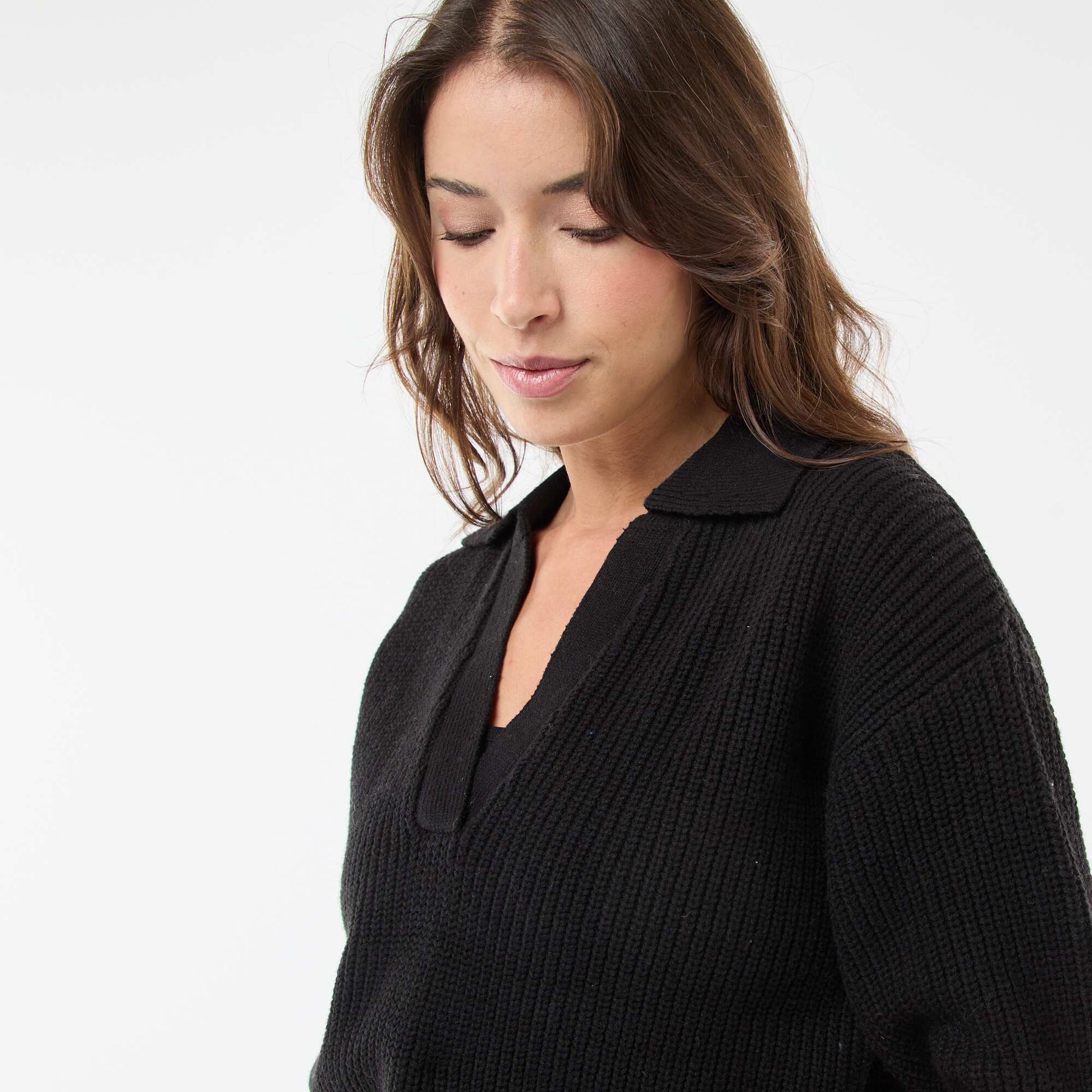 Sweater estilo remera con cuello en pico NEGRO