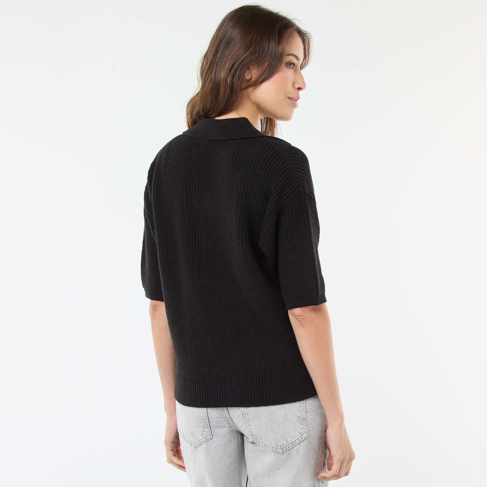 Sweater estilo remera con cuello en pico NEGRO