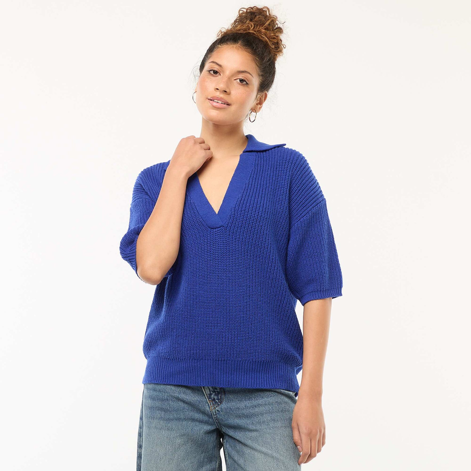 Sweater estilo remera con cuello en V AZUL