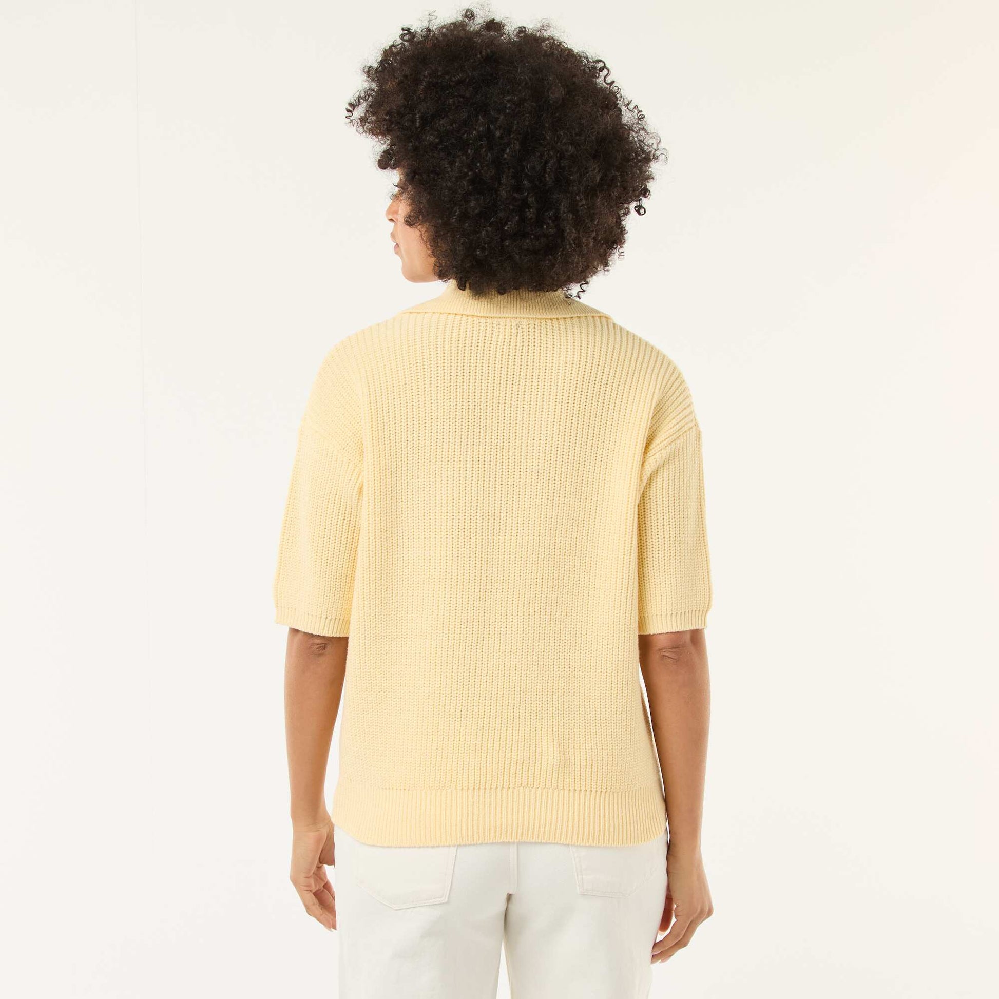 Sweater estilo remera con escote en V AMARILLO