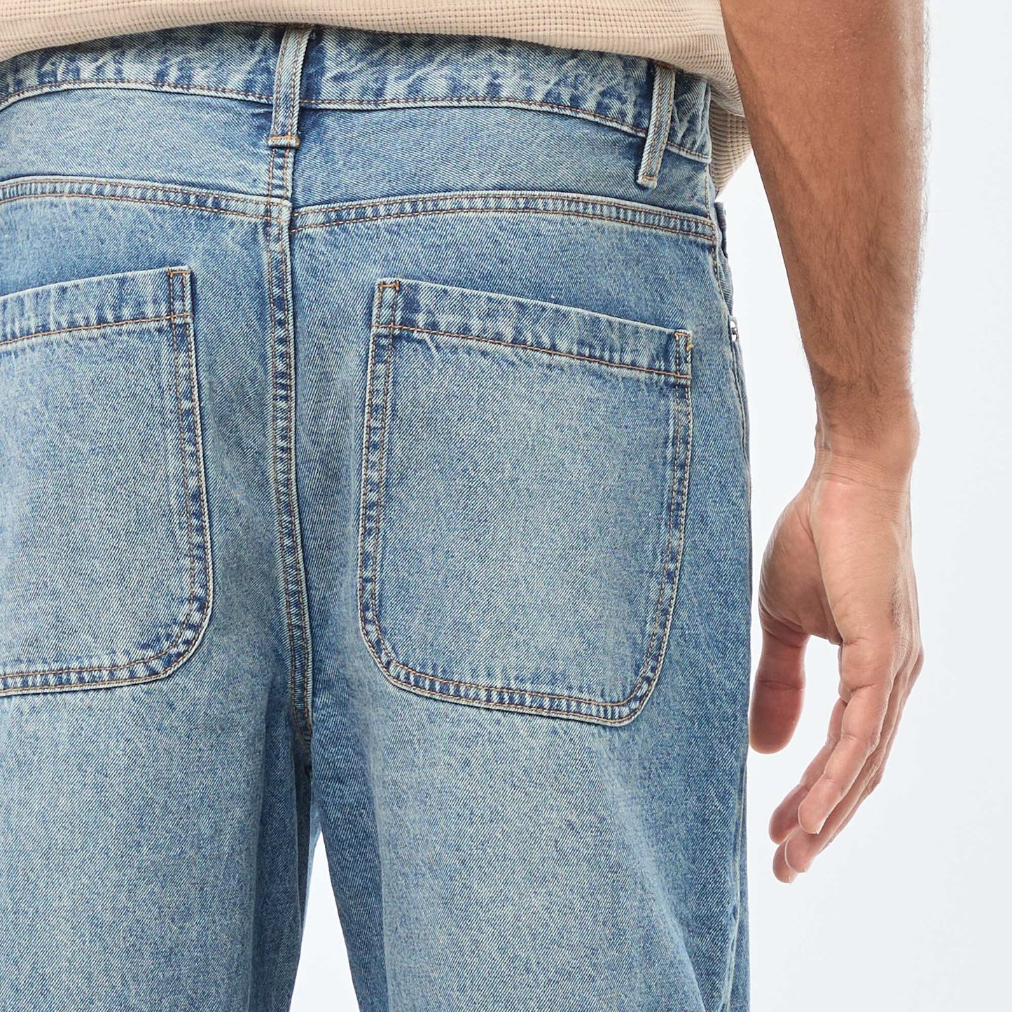 Jean recto / regular fit con 5 bolsillos AZUL