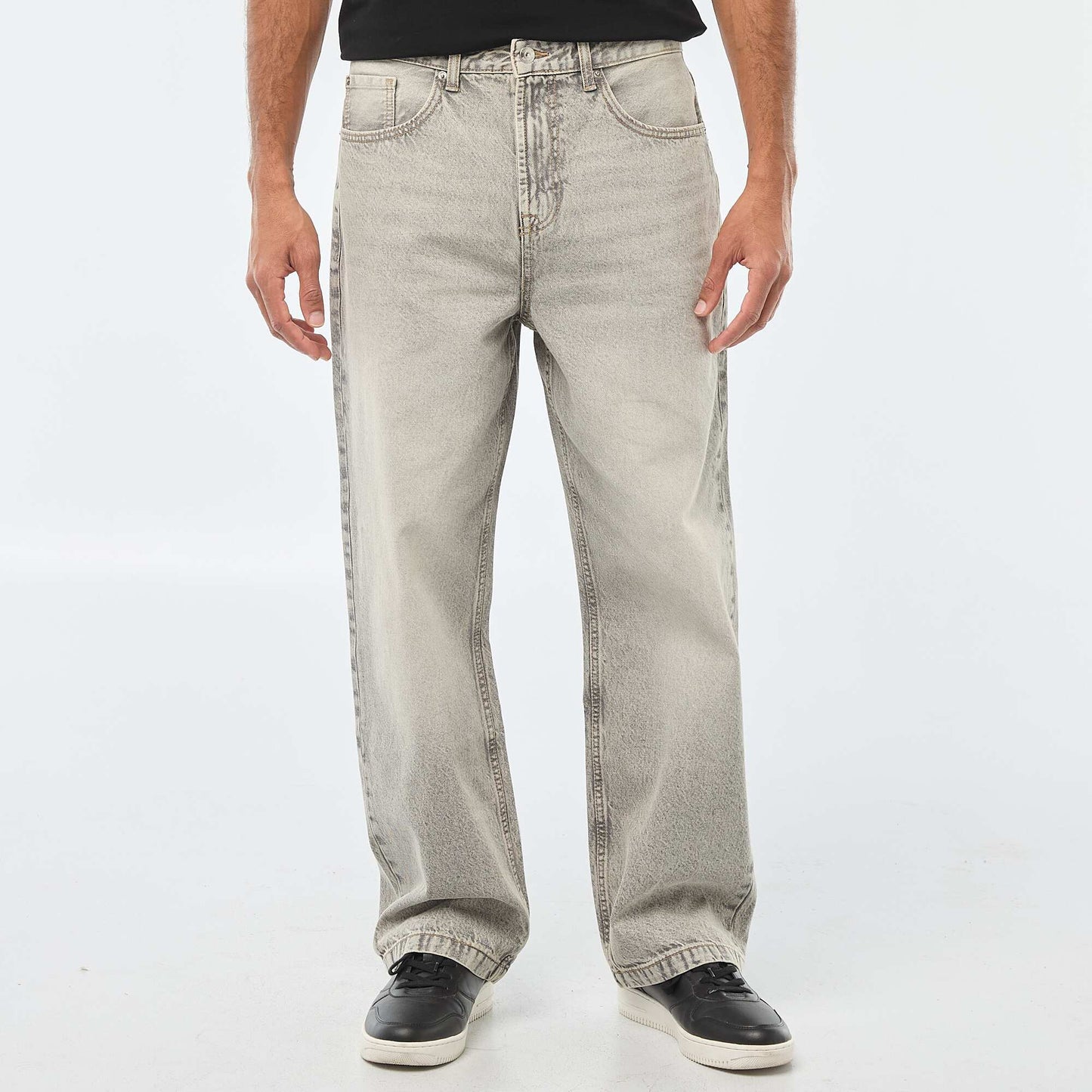 Jean recto / regular fit con 5 bolsillos GRIS