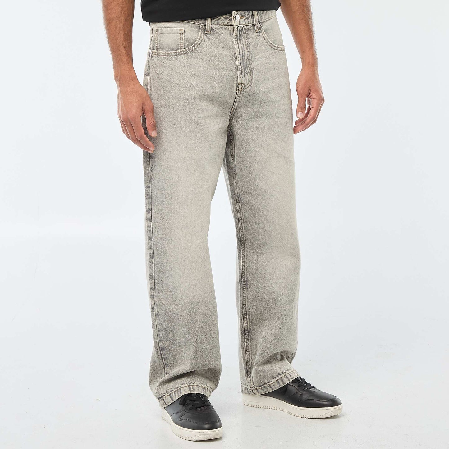 Jean recto / regular fit con 5 bolsillos GRIS