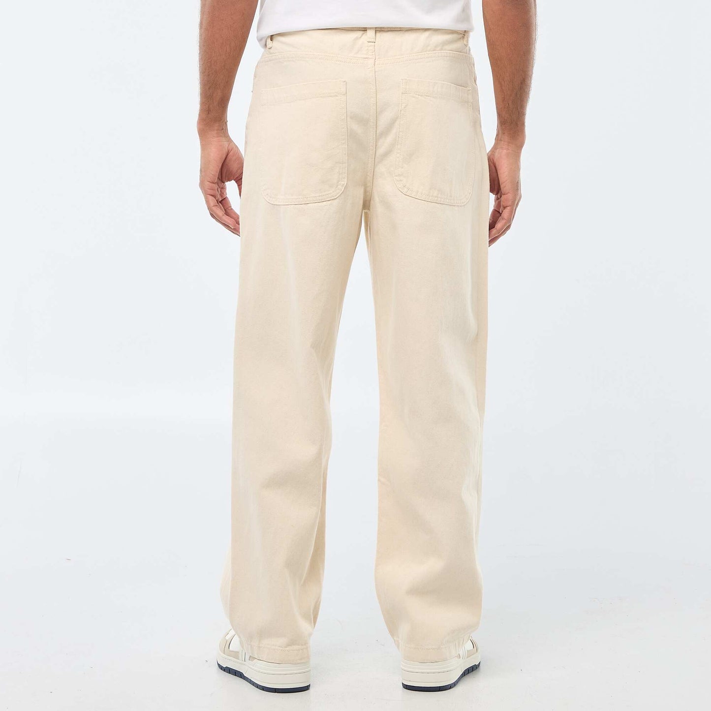 Jean recto / regular fit con 5 bolsillos BLANCO