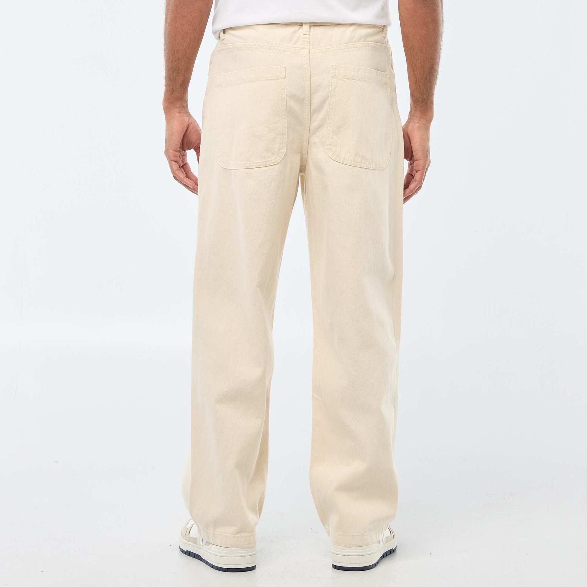 Jean recto / regular fit con 5 bolsillos BLANCO