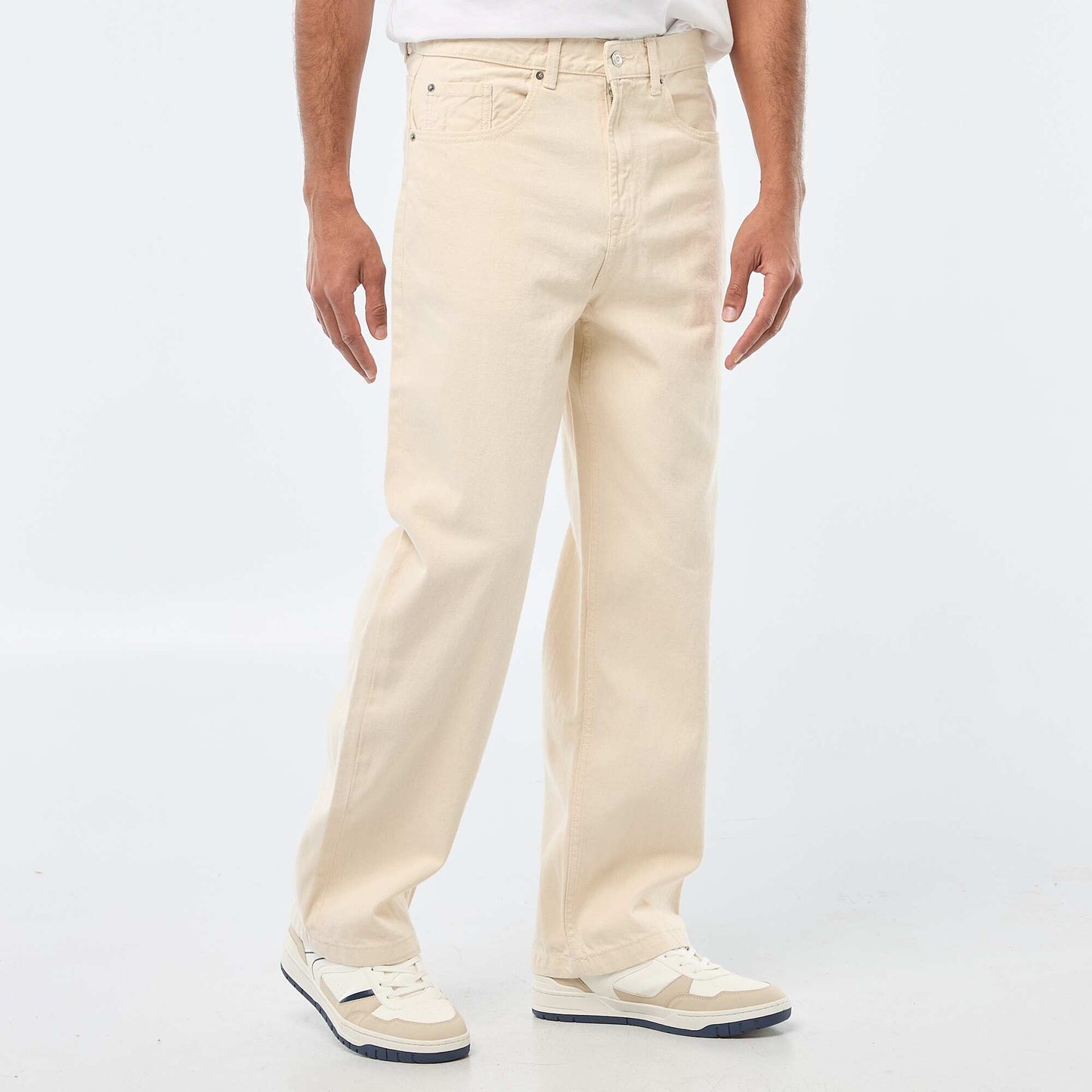 Jean recto / regular fit con 5 bolsillos BLANCO