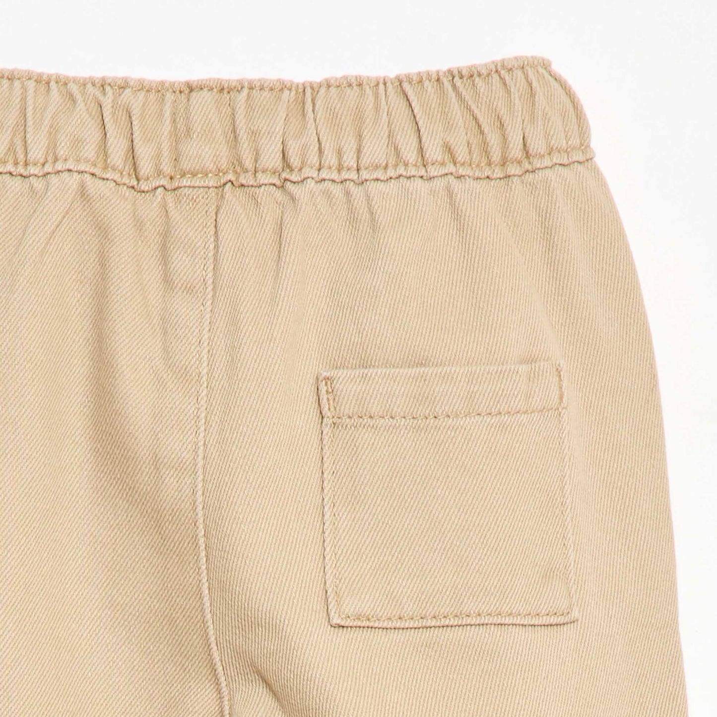 Pantalón liso corte relax fit BEIGE