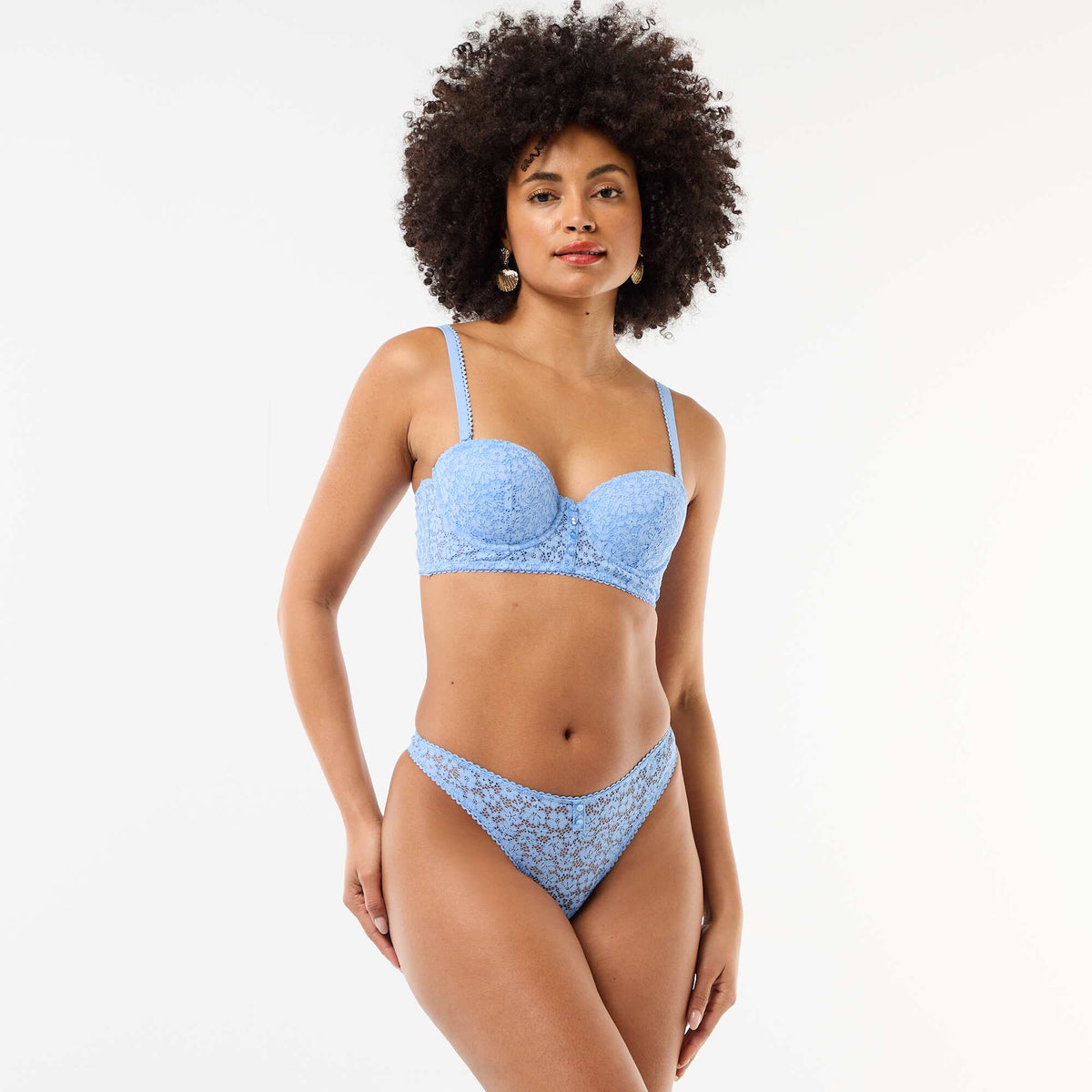 Tanga de encaje transparente con bordes en contraste AZUL