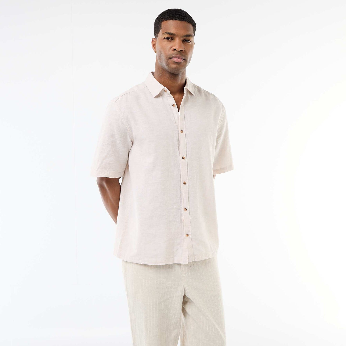 Camisa de manga corta en mezcla de lino CRUDO