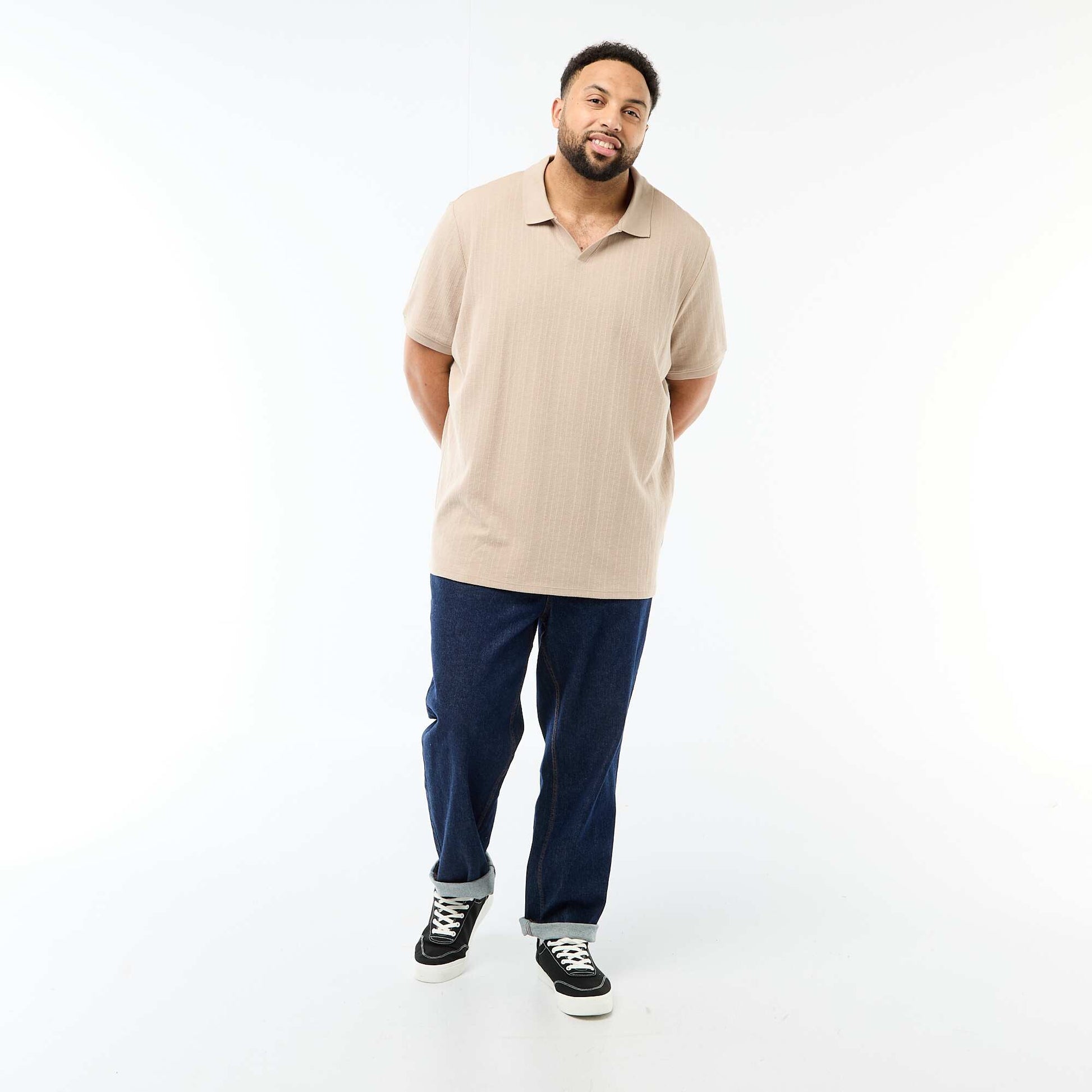 Remera de corte regular y manga corta BEIGE