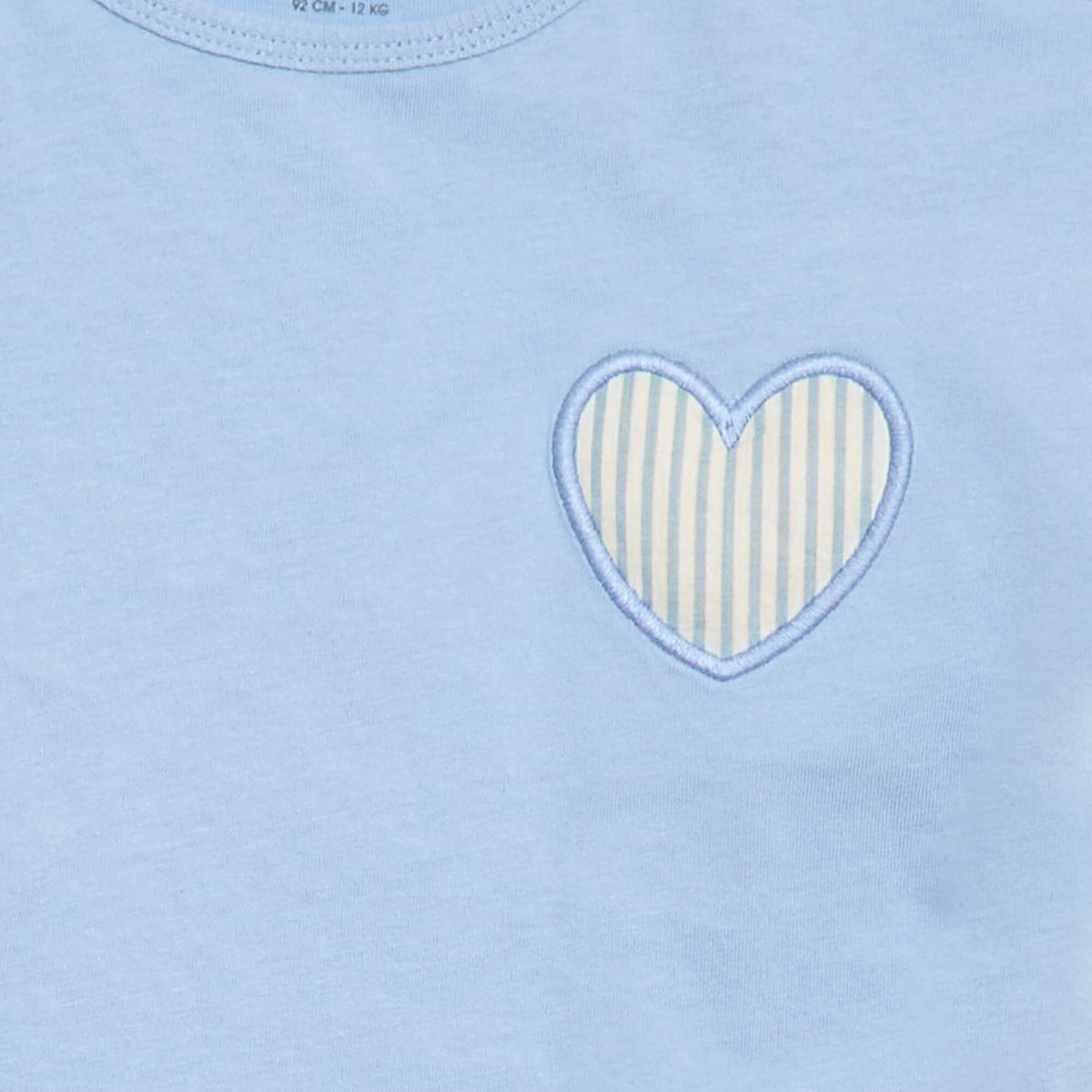 Camiseta de punto de algodón con parche de corazón AZUL