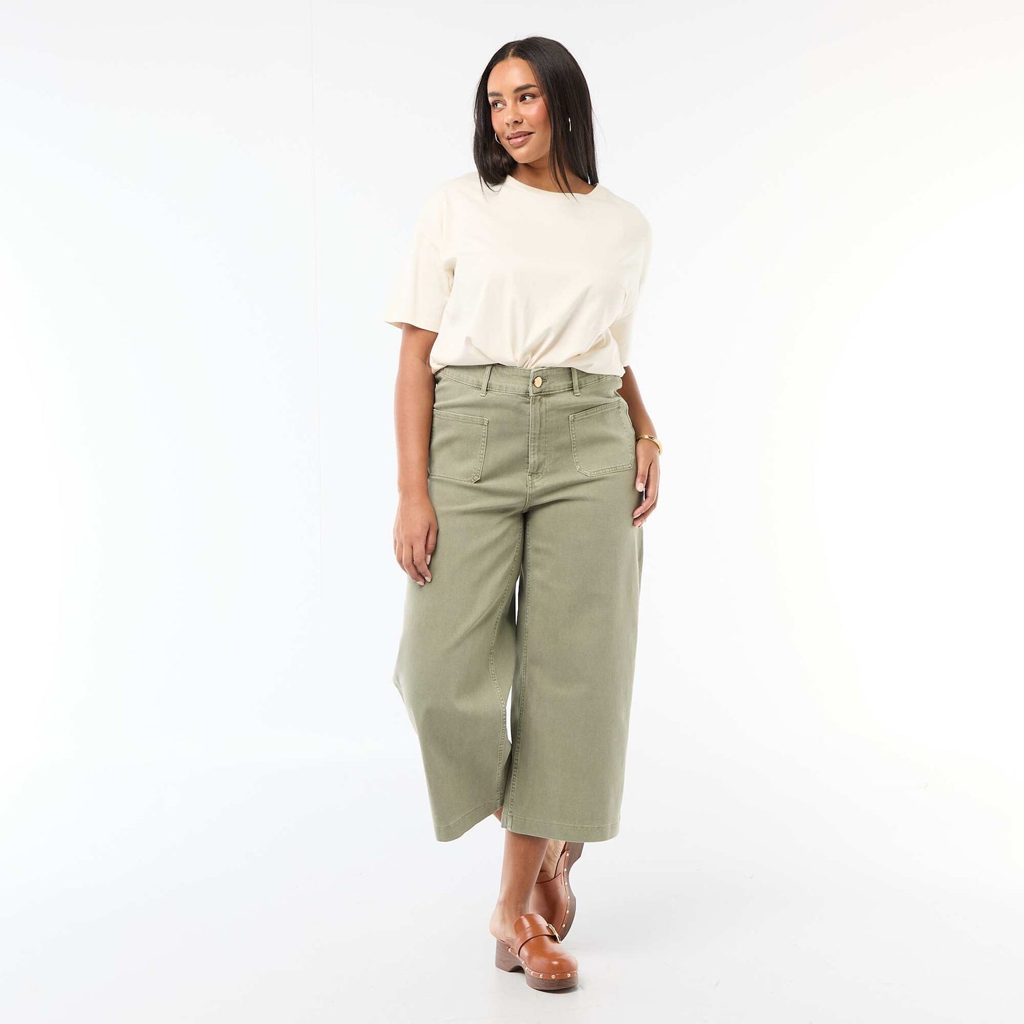 Pantalón corte ancho / wide leg talle estándar KAKI