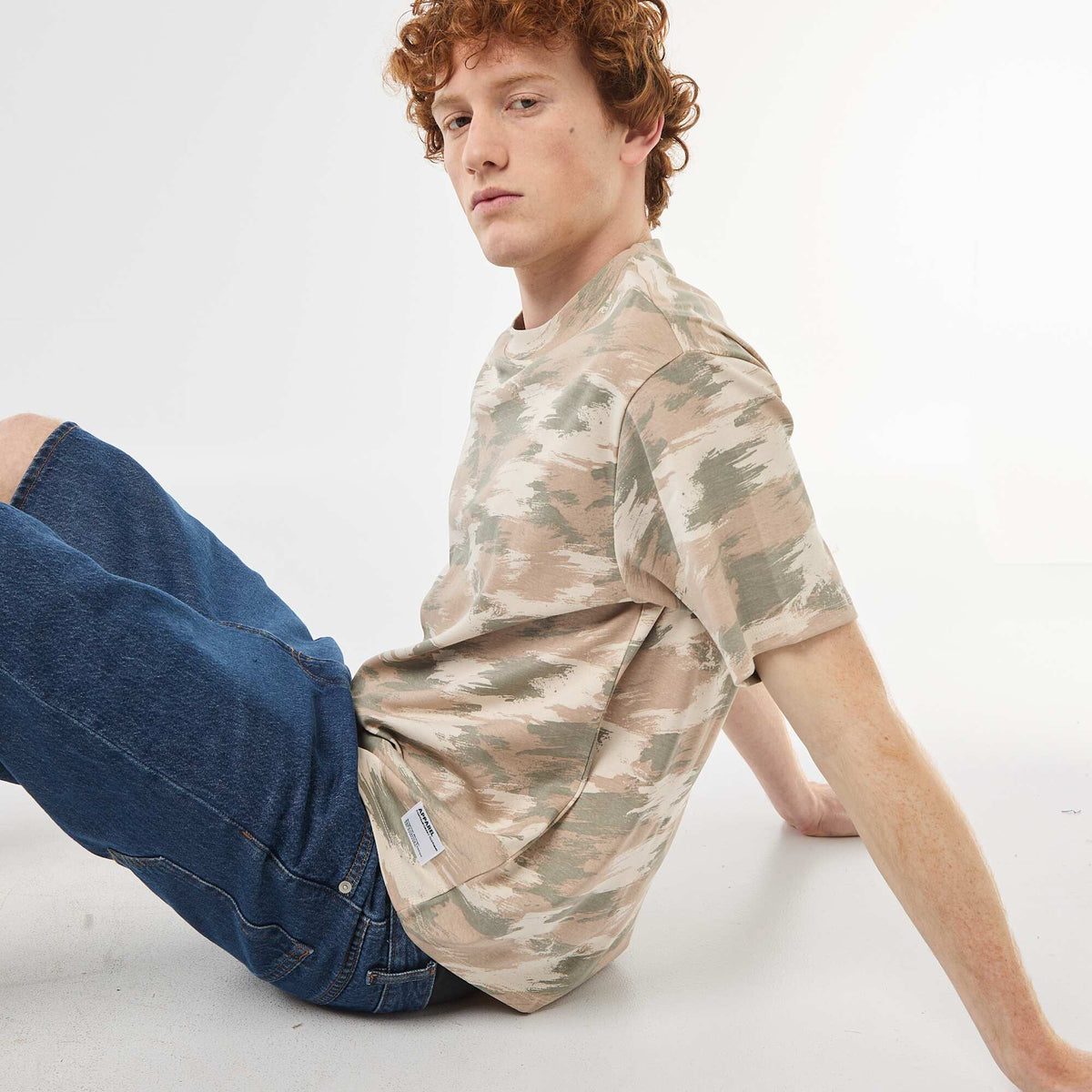 Camiseta de cuello redondo con estampado de camuflaje en algodón VERDE