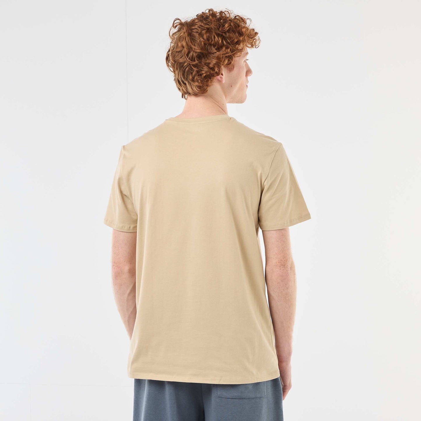 Camiseta estampada con diseño posicionado en algodón liso BEIGE