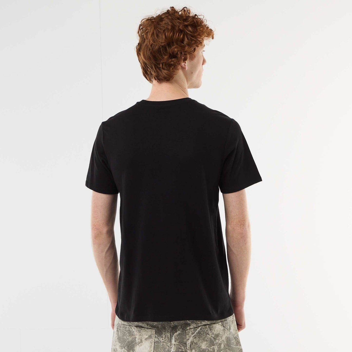 Camiseta estampada con diseño posicionado en algodón liso NEGRO
