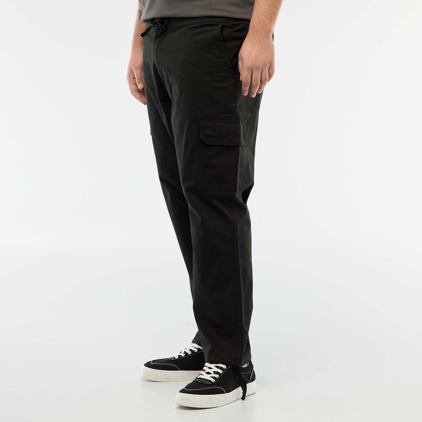 Pantalón multibolsillos corte recto / regular fit NEGRO