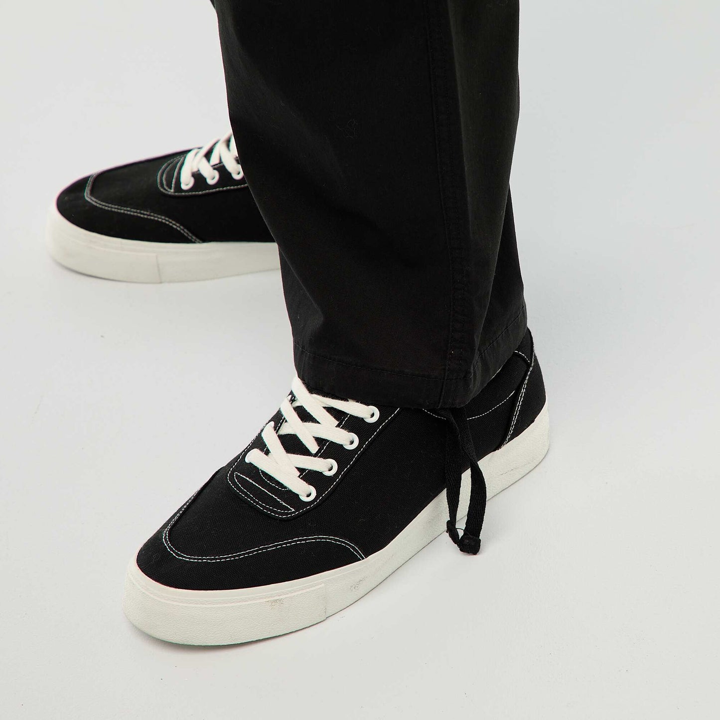 Pantalón multibolsillos corte recto / regular fit NEGRO