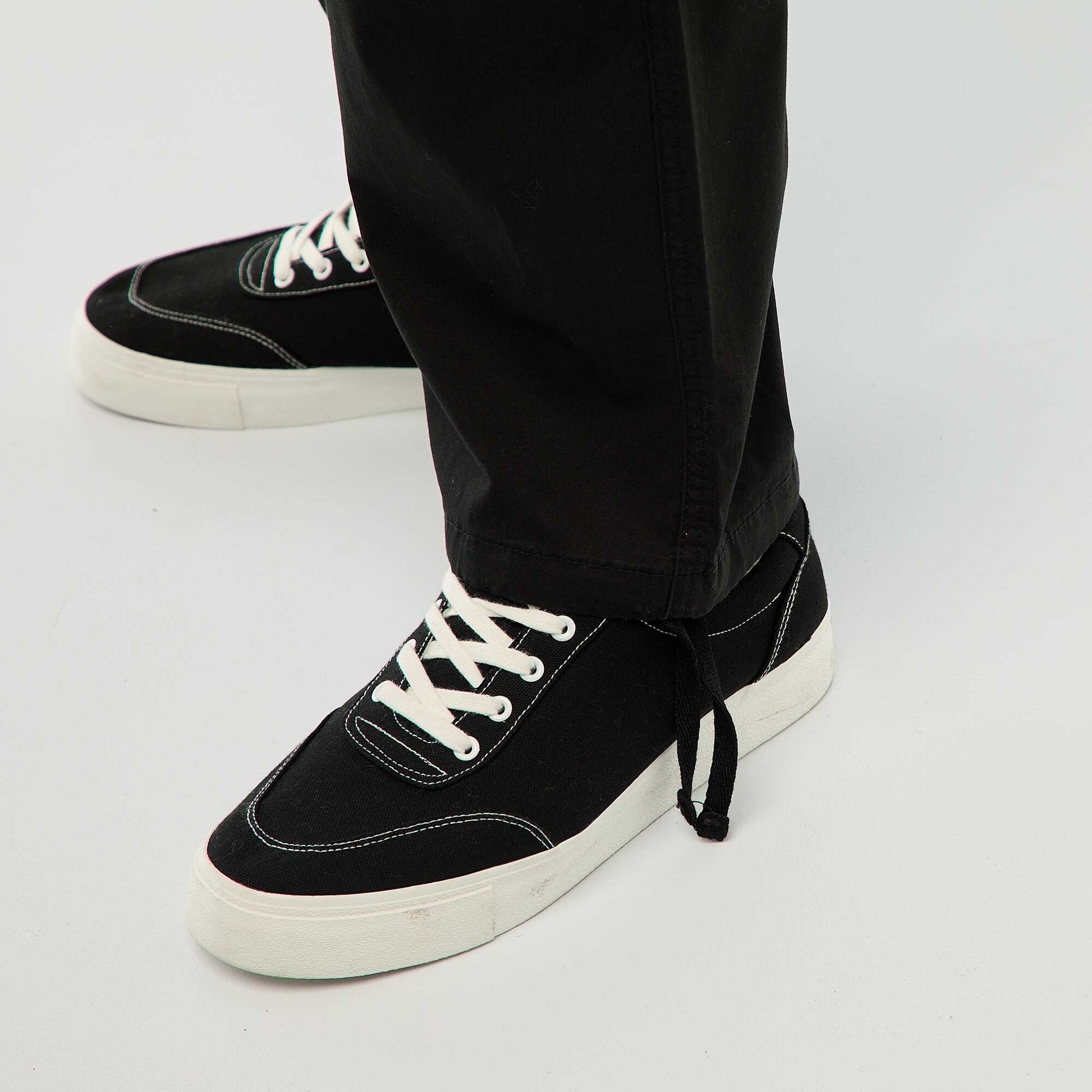 Pantalón multibolsillos corte recto / regular fit NEGRO