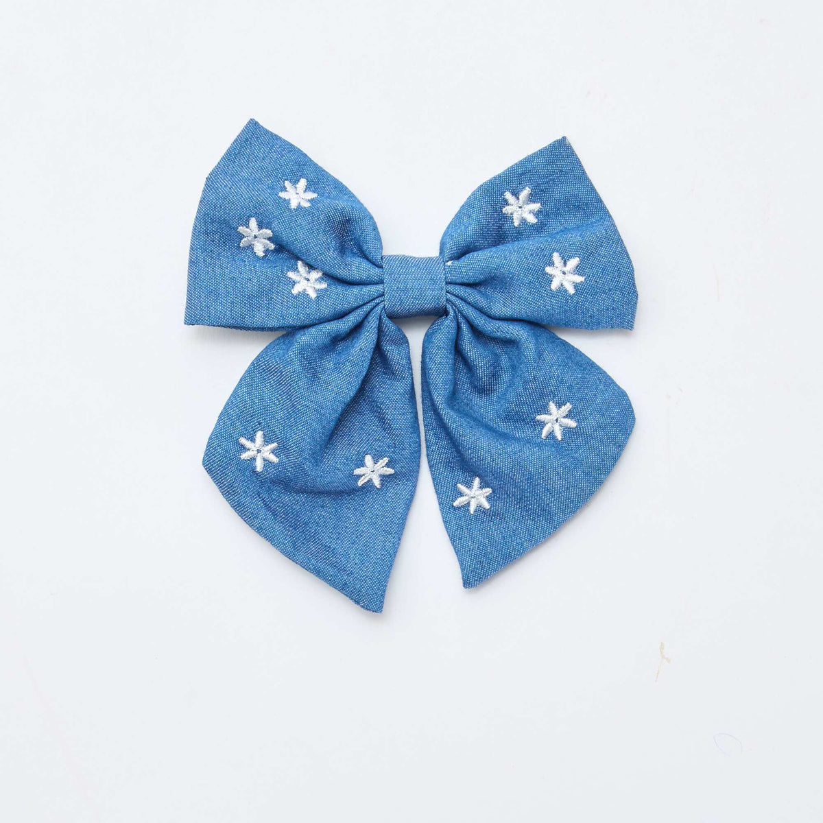 Pinza con lazo bordado AZUL