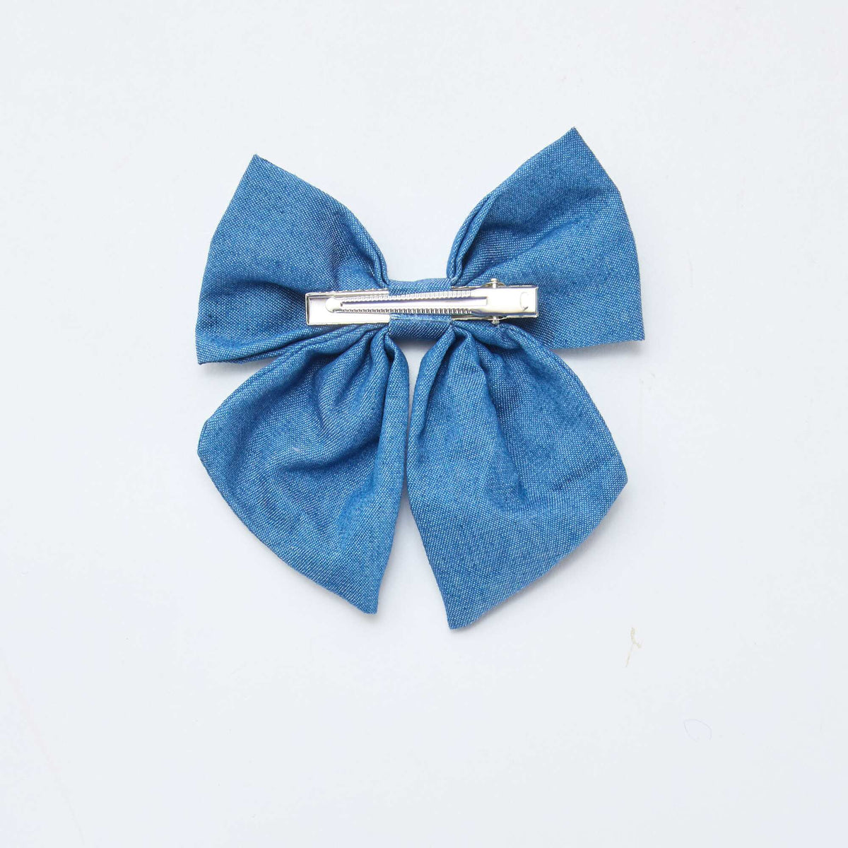 Pinza con lazo bordado AZUL