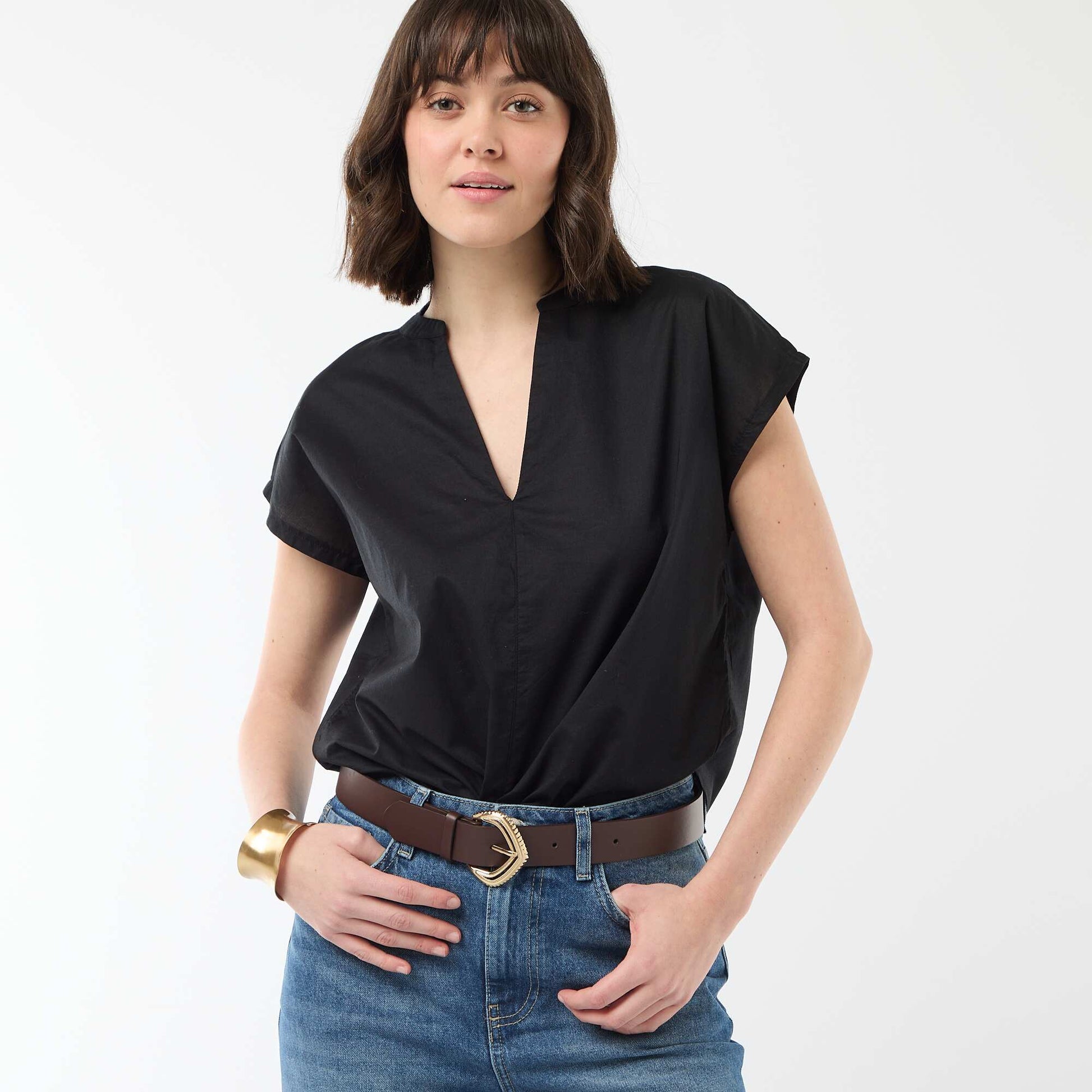 Blusa de manga corta con cuello en pico NEGRO