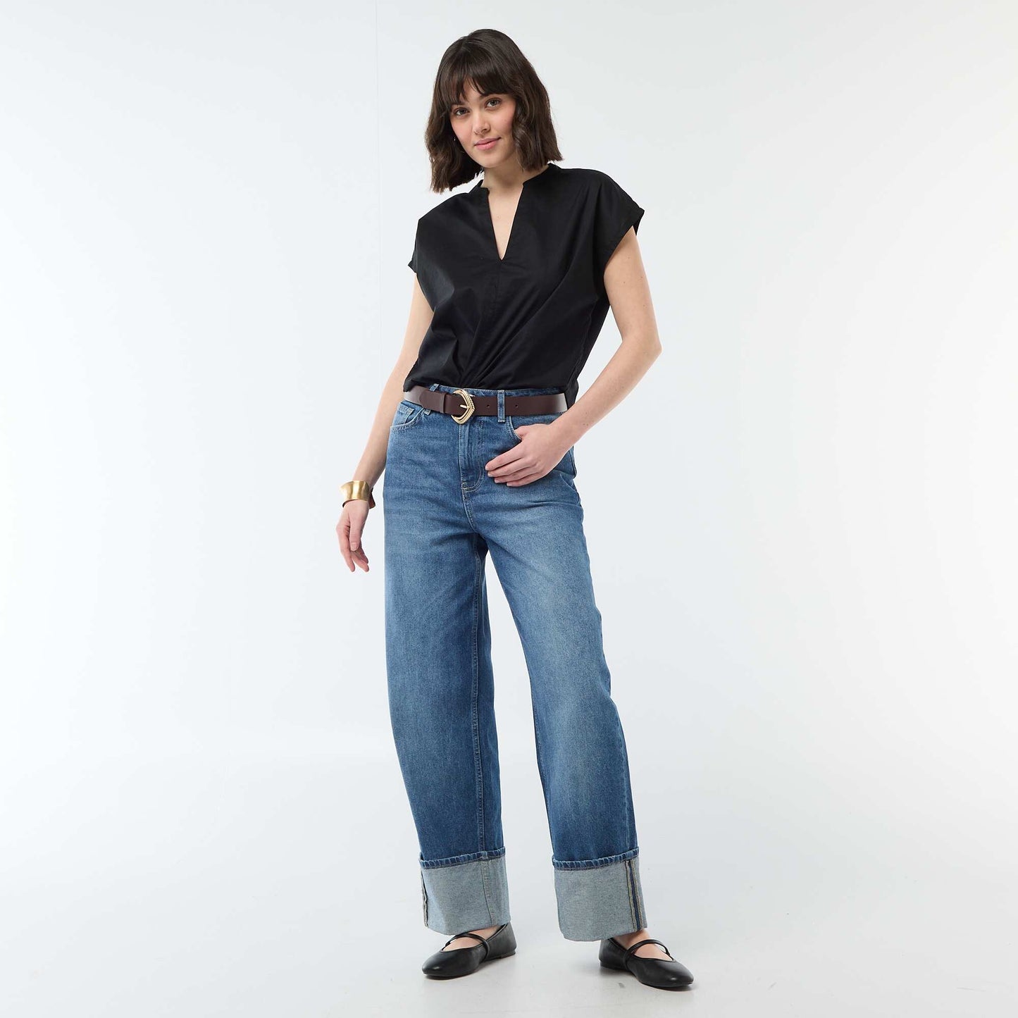 Blusa de manga corta con cuello en pico NEGRO