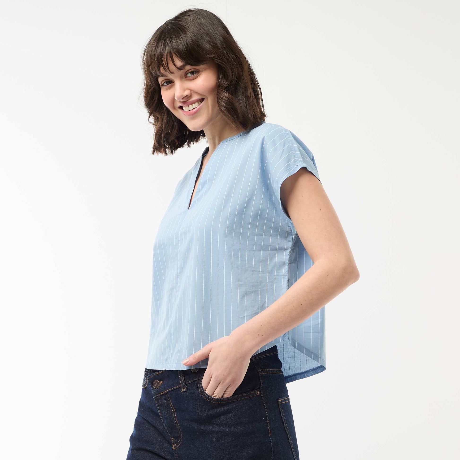 Blusa de manga corta con cuello en pico AZUL