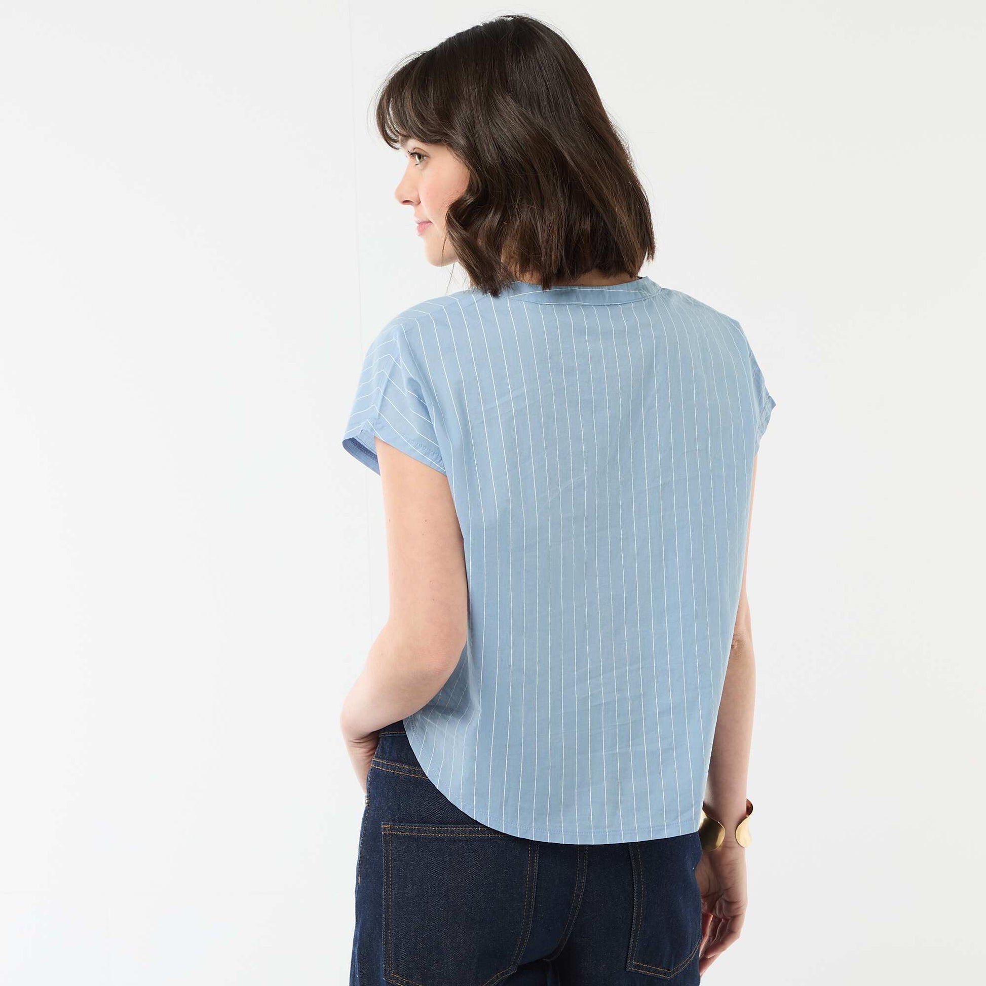 Blusa de manga corta con cuello en pico AZUL